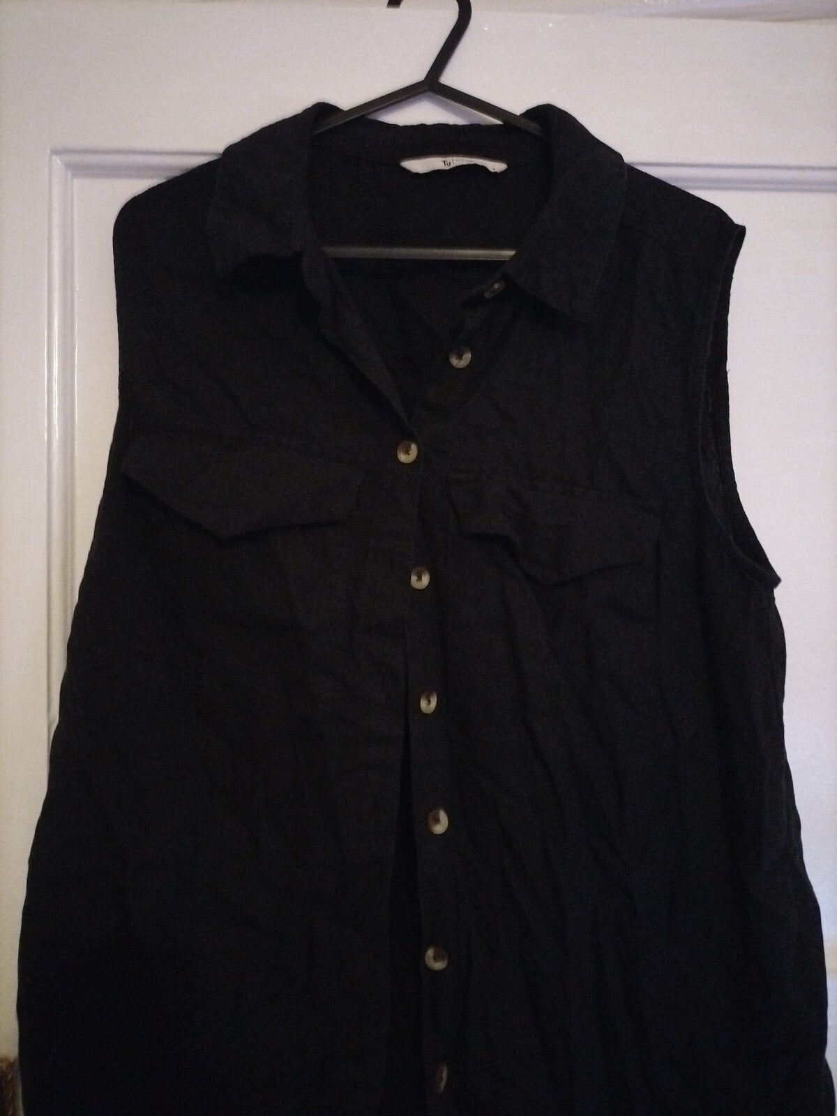 Ladies Tu Size 8 Black Sleeveless Blouse