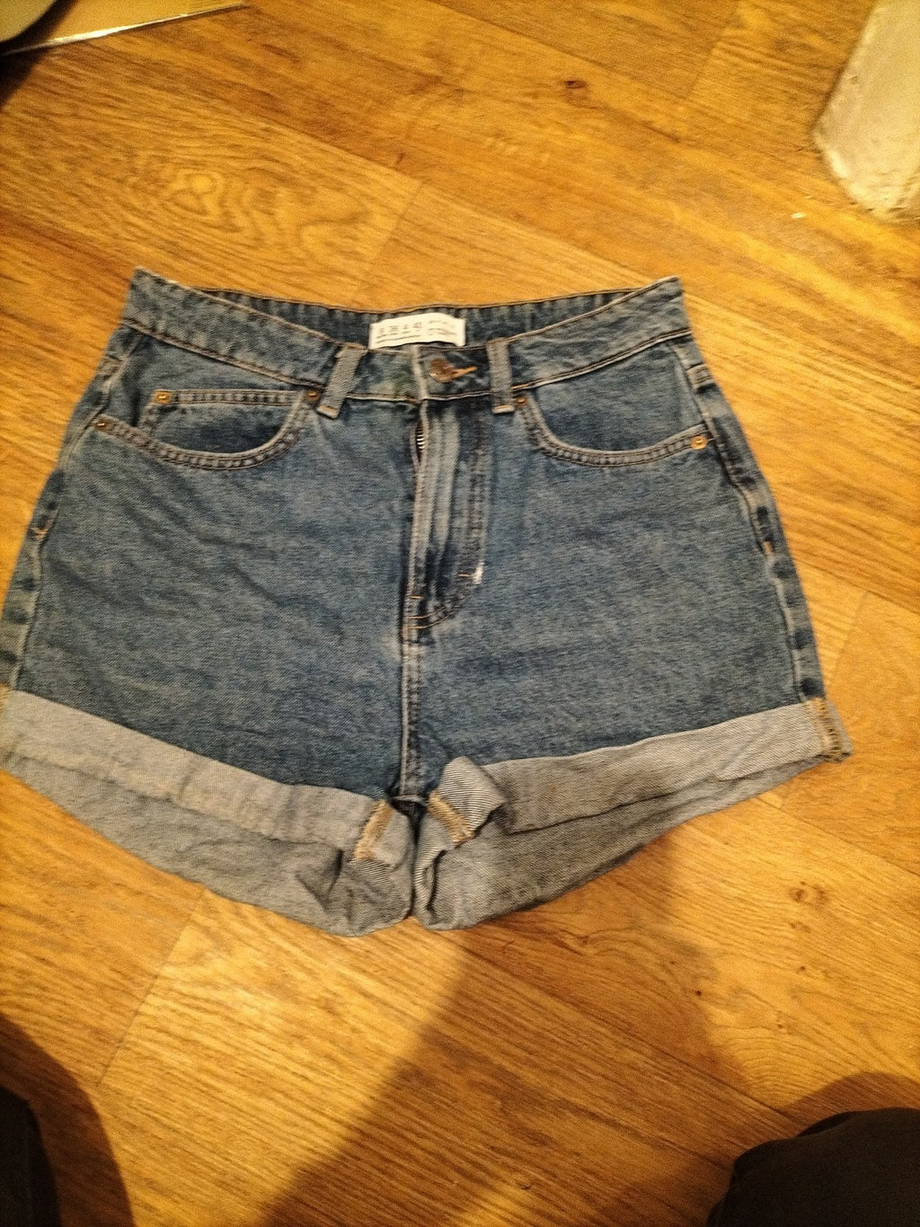 Ladies Denim&Co Size 8 Denim Hot Pants Tuen Up Hem