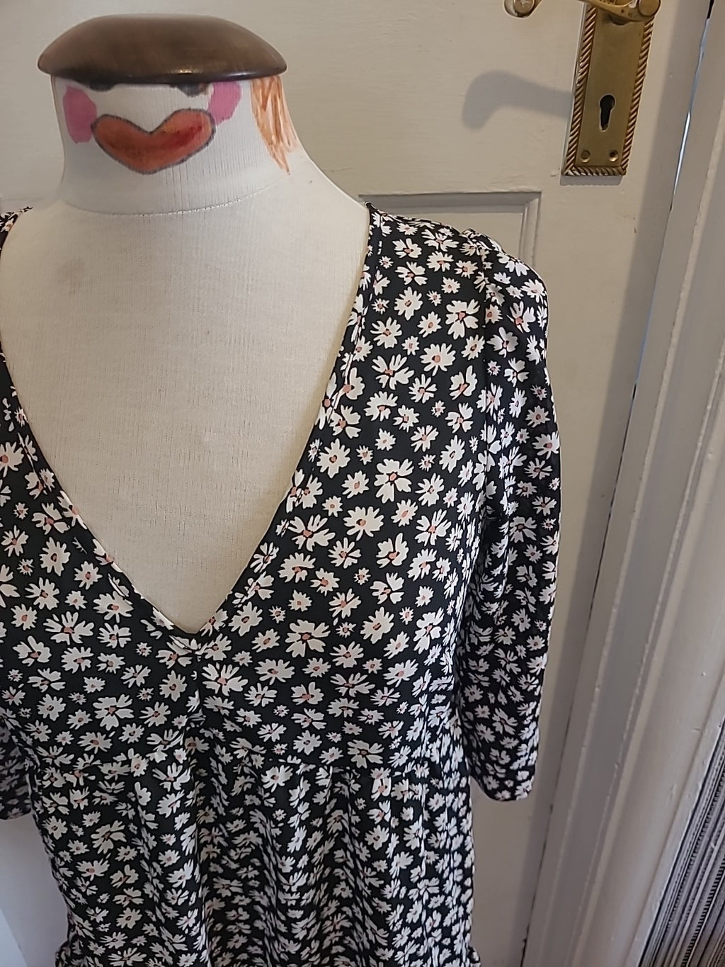 Ladies Miss Selfridge Size 10 Daisy Floral Short Sleeved Tshirt