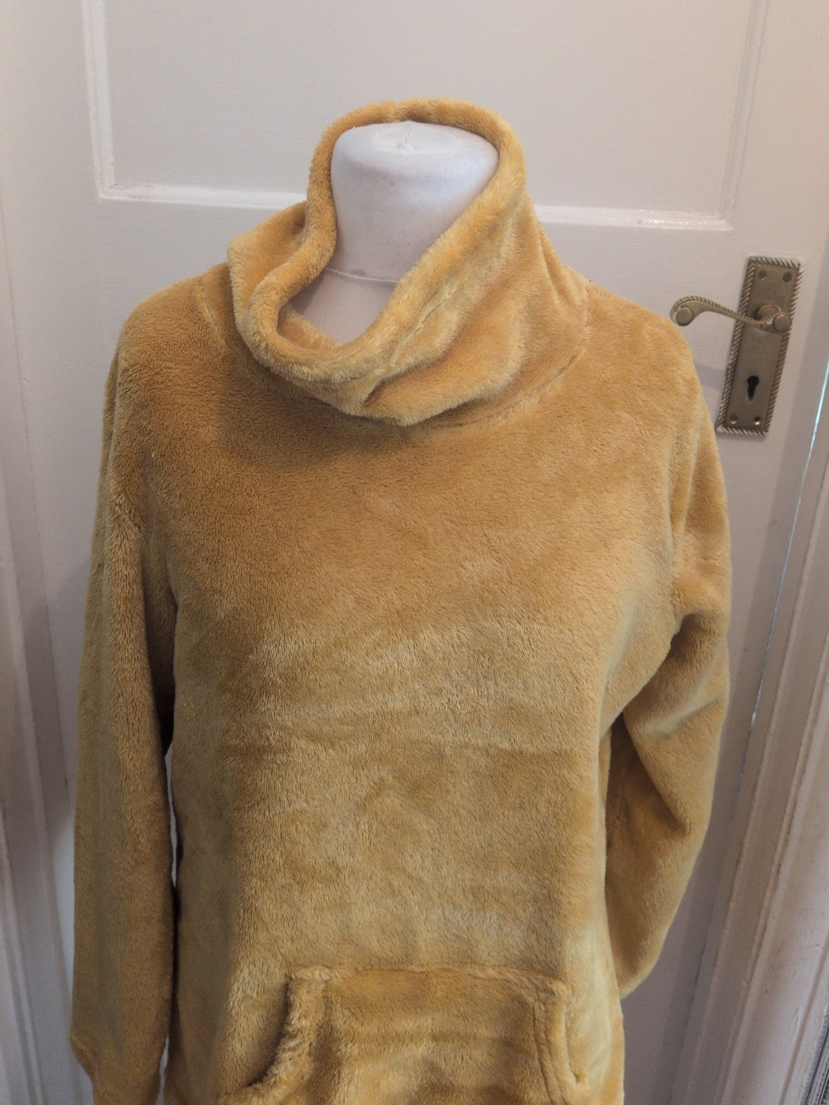 Futon Company L/XL Yellow Gold Jumper