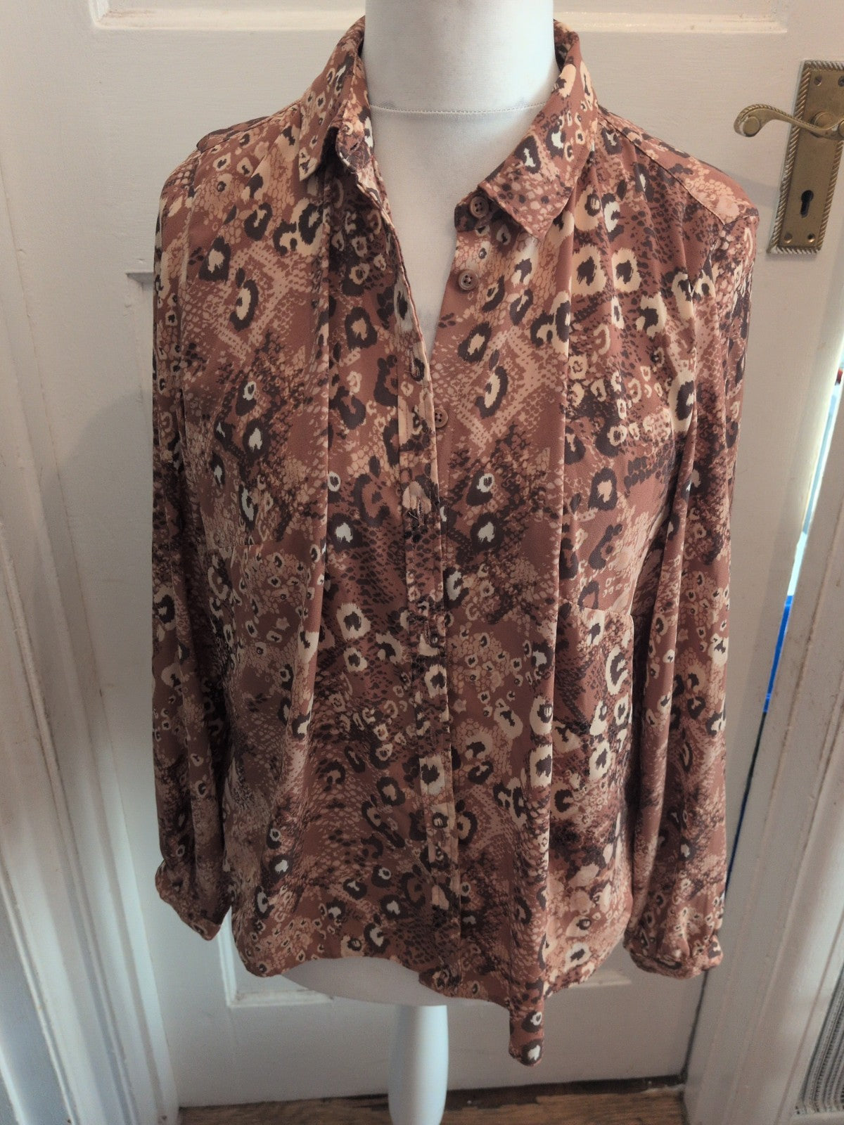 Ladies Tu Size 18 Brown Patterned Long Sleeve Buttoned Blouse