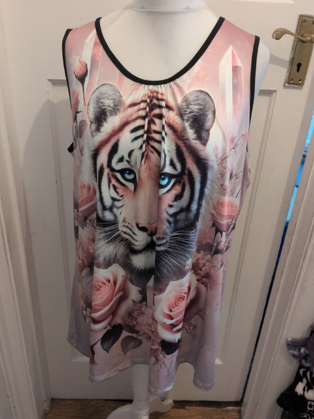 Ladies 3XL Multi Tiger Image Print Sleeveless T-shirt
