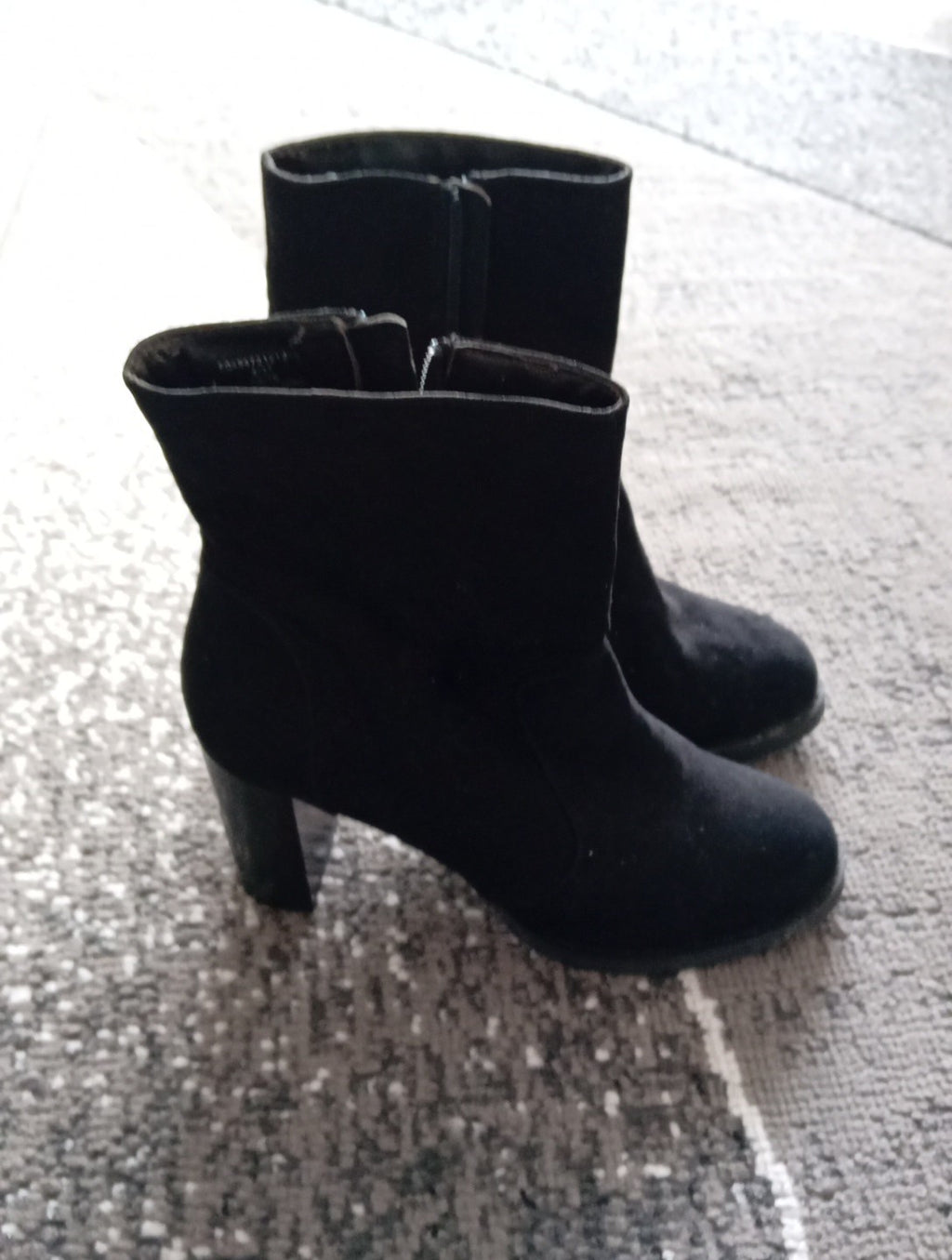 Ladies Black Boots Savannah Miller Size 4 Free Delivery