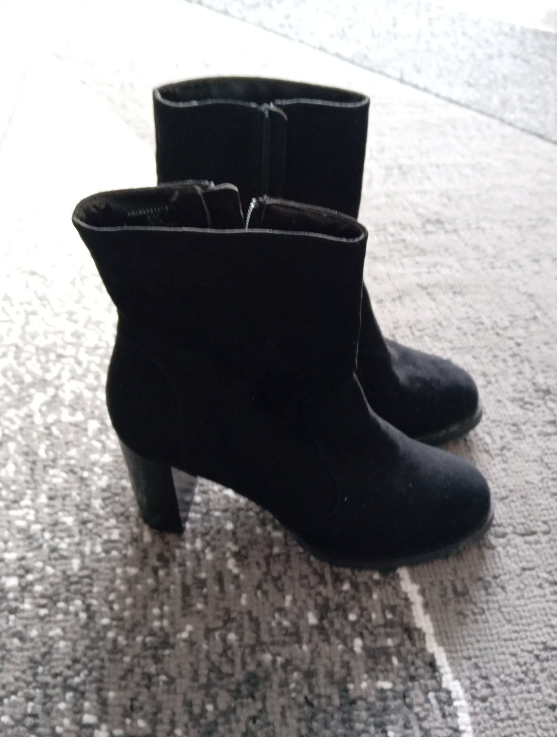 Ladies Black Boots Savannah Miller Size 4 Free Delivery