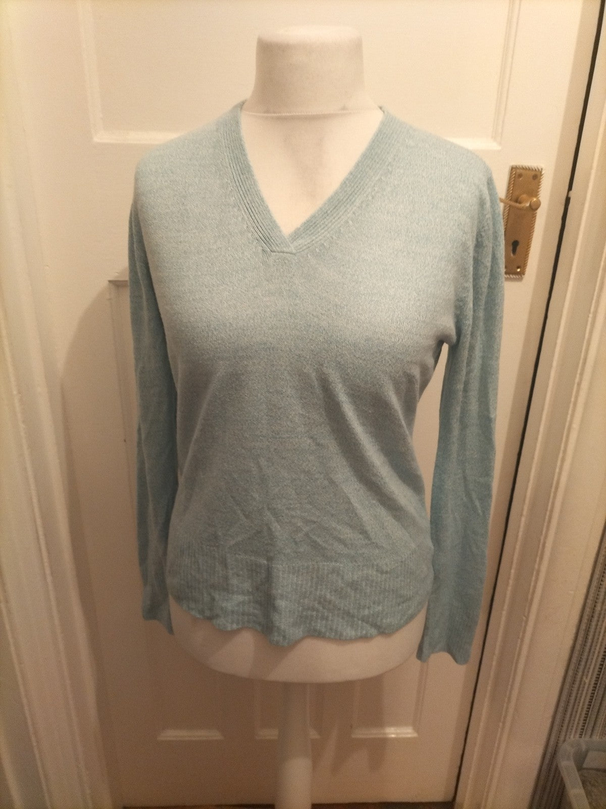 Ladies Editions Size 14-16 Aqua Fleck Long Sleeved V Neck Top