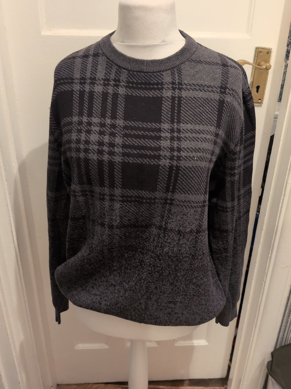 Burton Large Grey And Black Long Sleeve Pullover Jumper