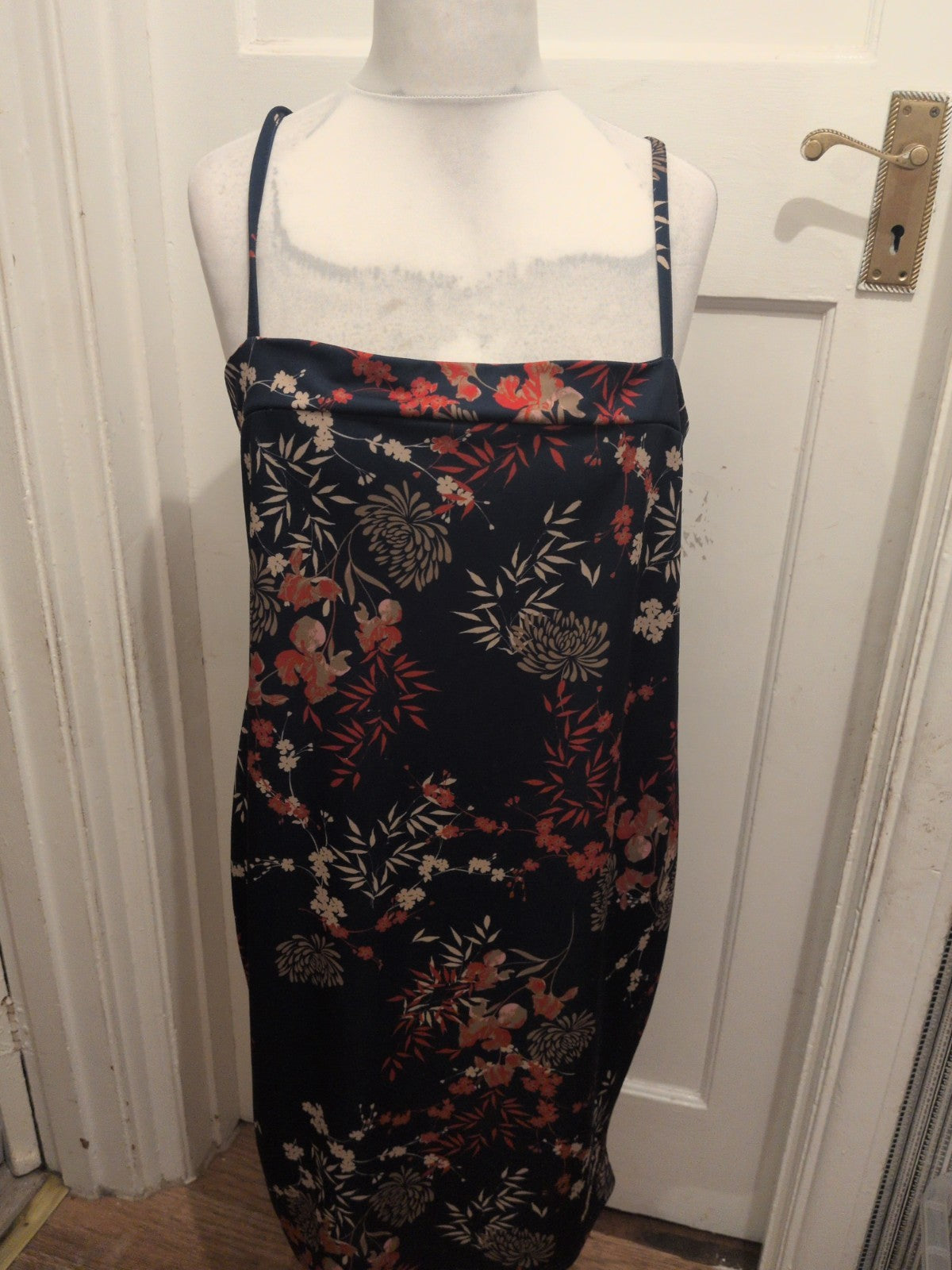 Ladies Size Large Sleeveless Floral Knee Length Dress