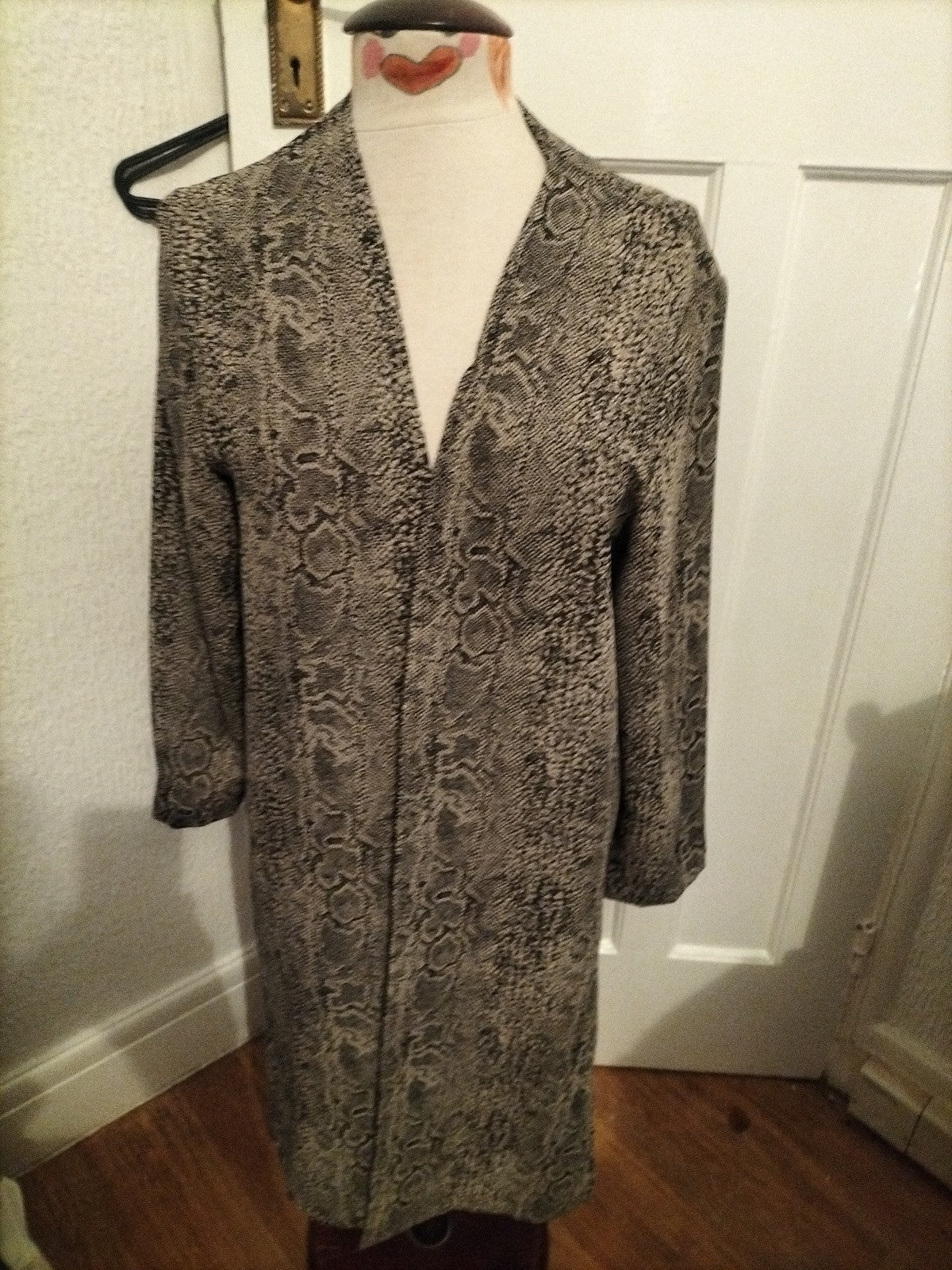 Ladies Official Size 16 Black/Grey/White Split Hem Cardigan