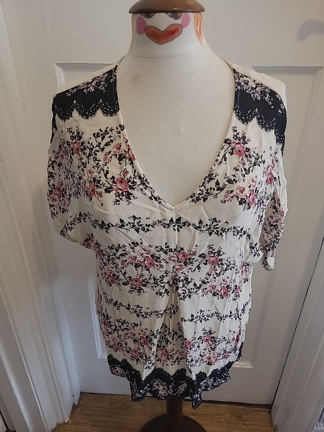Ladies Monsoon Size 8 Cream Floral Short Sleeved Blouse