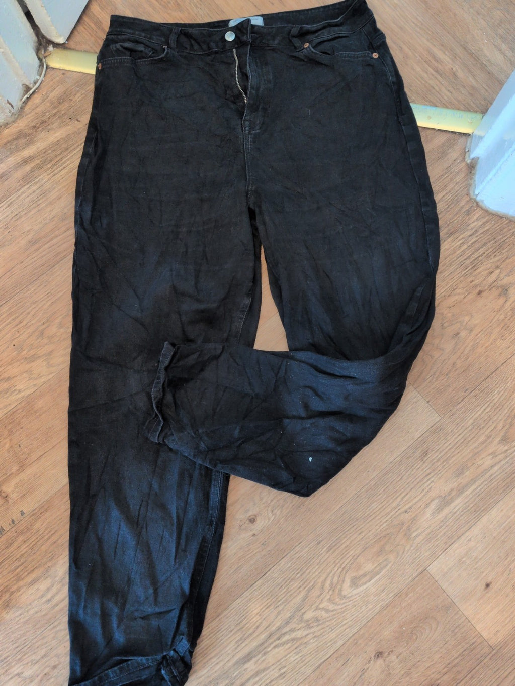 New Look Curves 20 "Tori" Slim Fit Comfort Stretch Ankle Grazer Black Mom Jeans