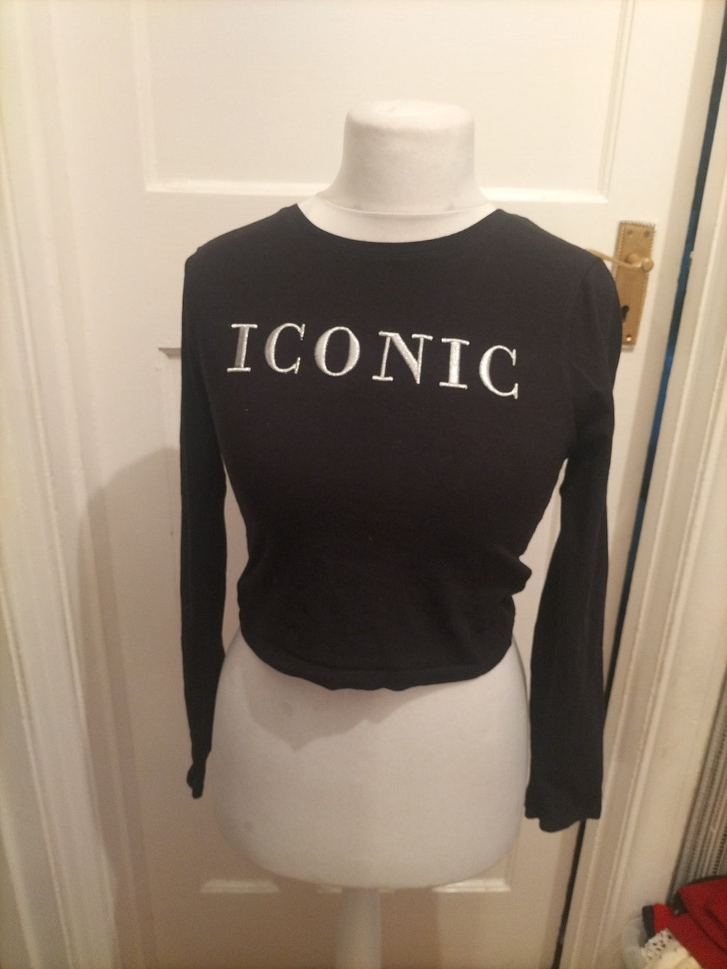 Ladies Select Size M Black And Silver Iconic Crop Top Long Sleeved
