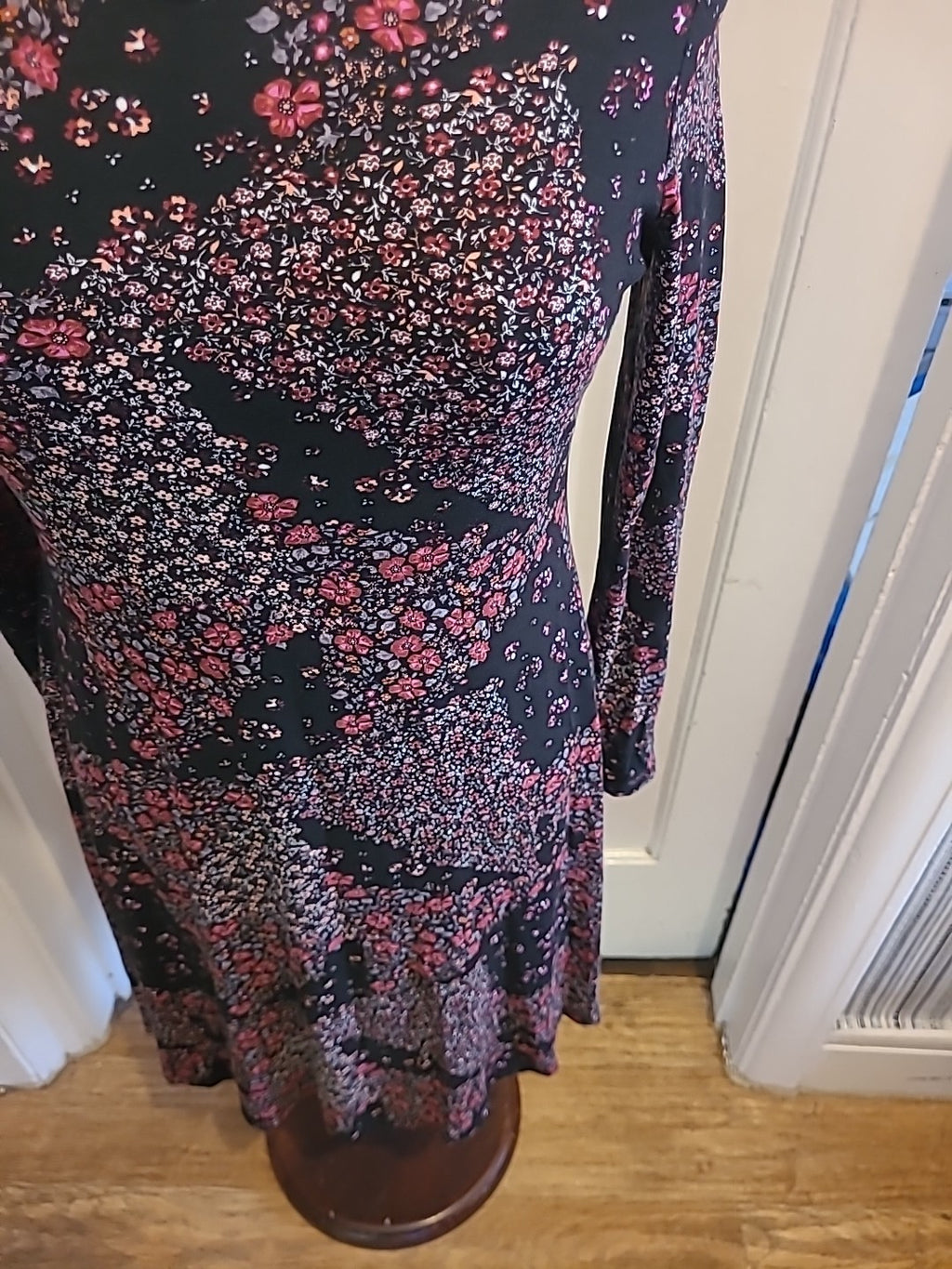 Ladies Size Medium Floral Mid Sleeved Dress