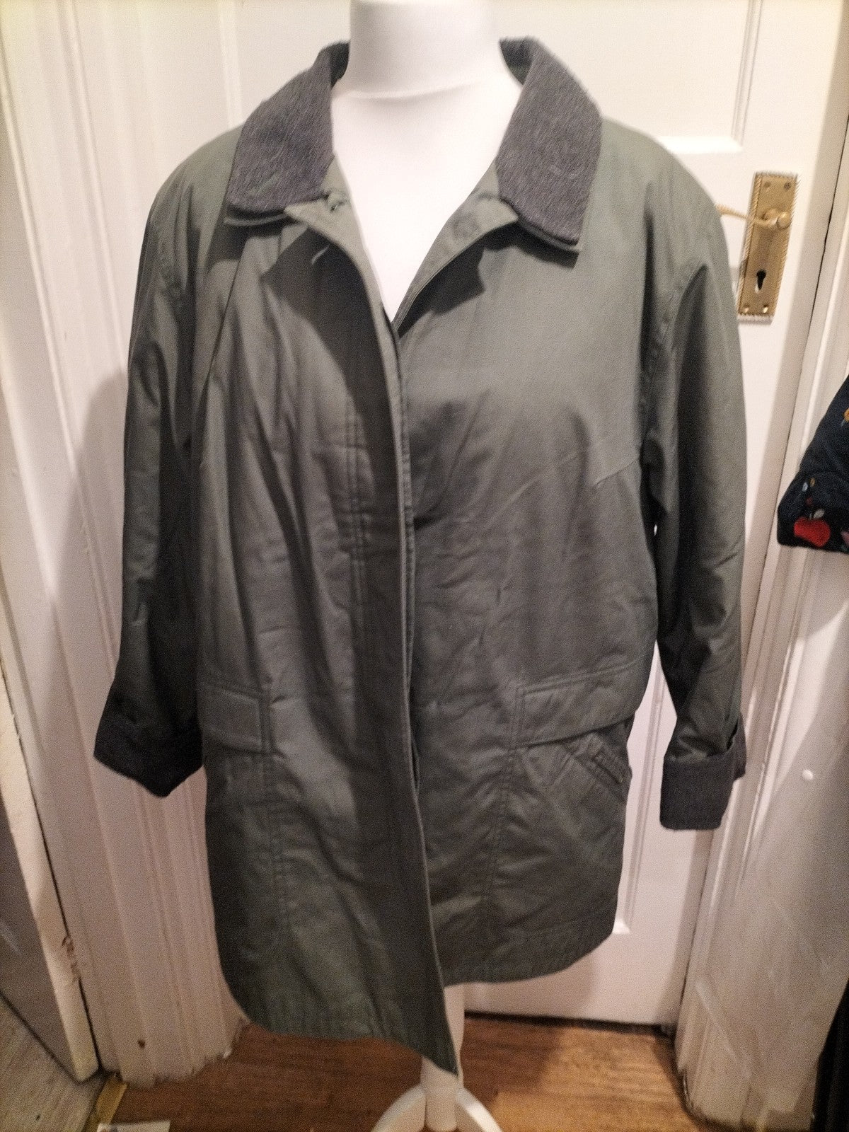 Ladies First Avenue Size 20 Khaki Lined Coat
