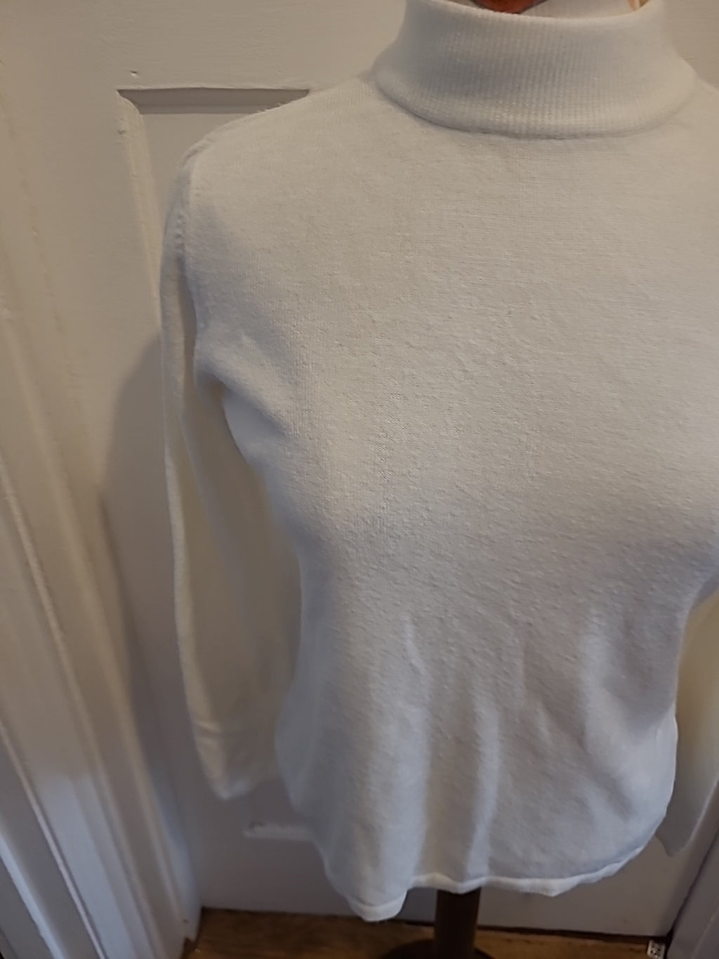 Ladies BM Collection Size Small Ivory Long Sleeved Pullover Jumper