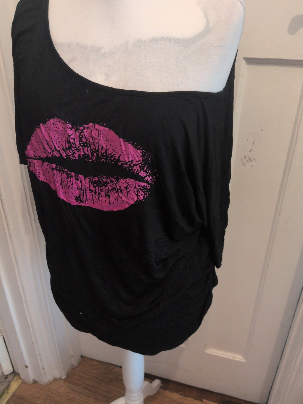 Ladies Size 5XL Black With Pink Lips T-shirt Short Sleeve