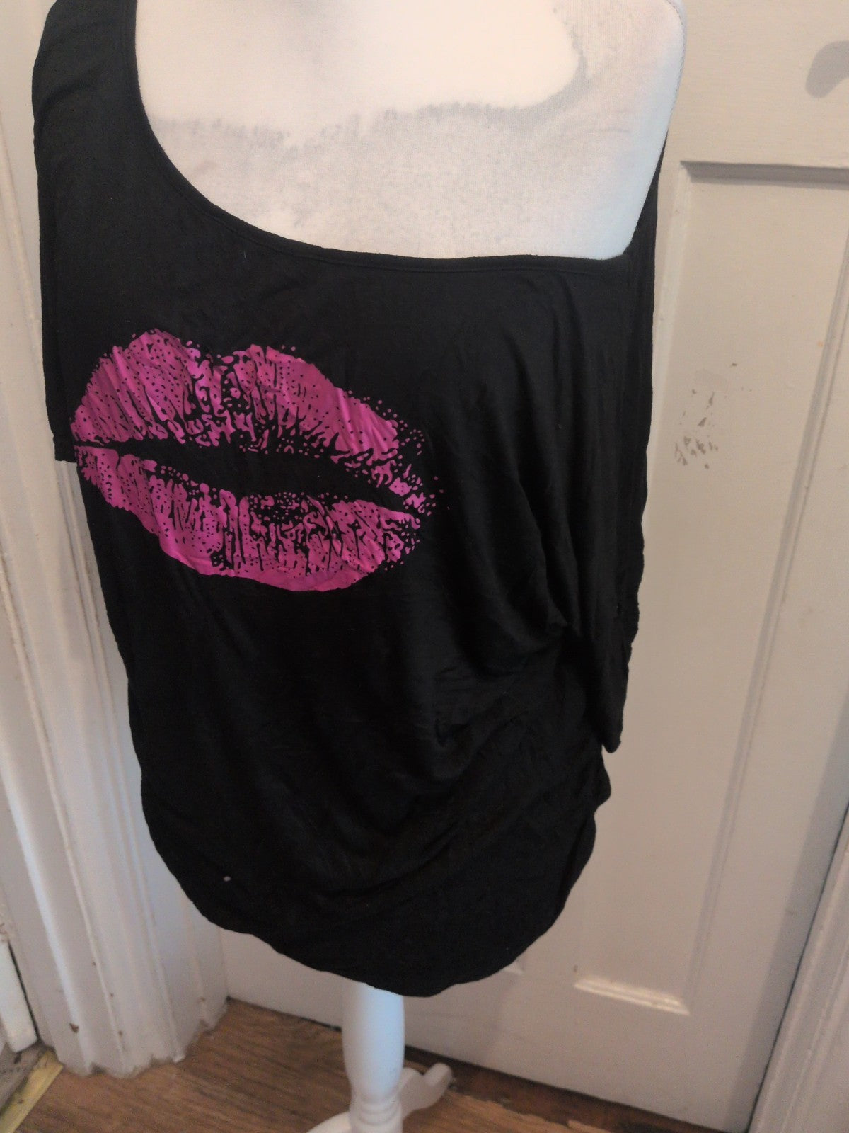 Ladies Size 5XL Black With Pink Lips T-shirt Short Sleeve