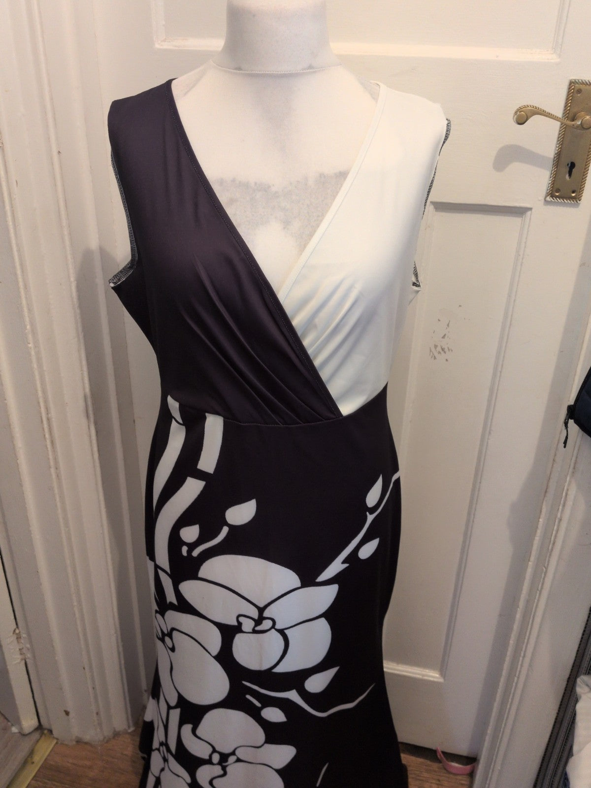 2XL Black And White V Neck Long Length Dress