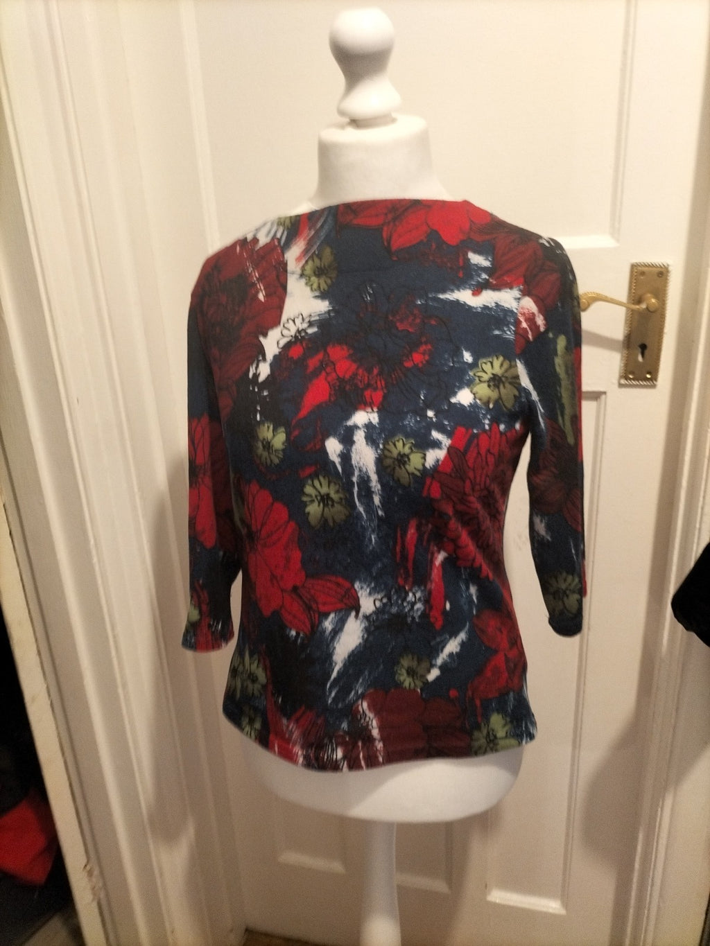 Ladies EWM Size 16 Navy/Purple Floral 3/4 Sleeve Blouse