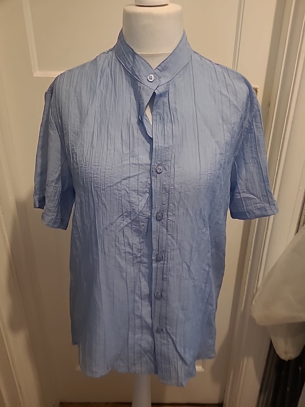Ladies Size Medium Blue Ultra Lightweight Buttoned Blouse