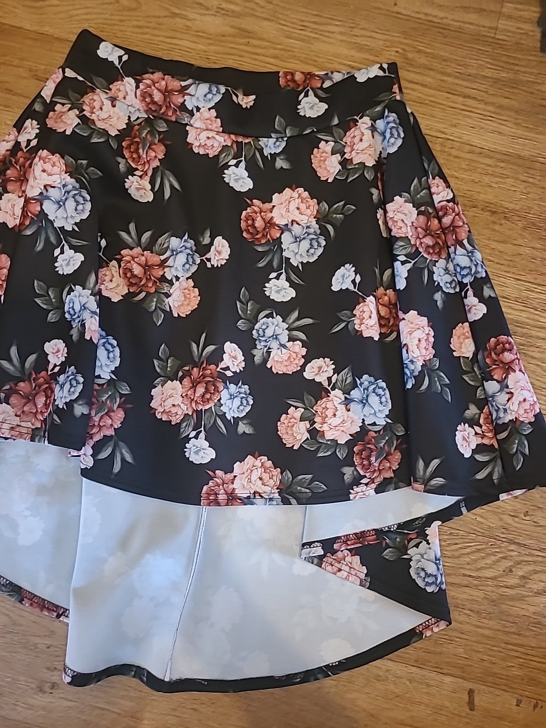Ladies Select Size 14 Black Floral Elasticated Flare Skirt