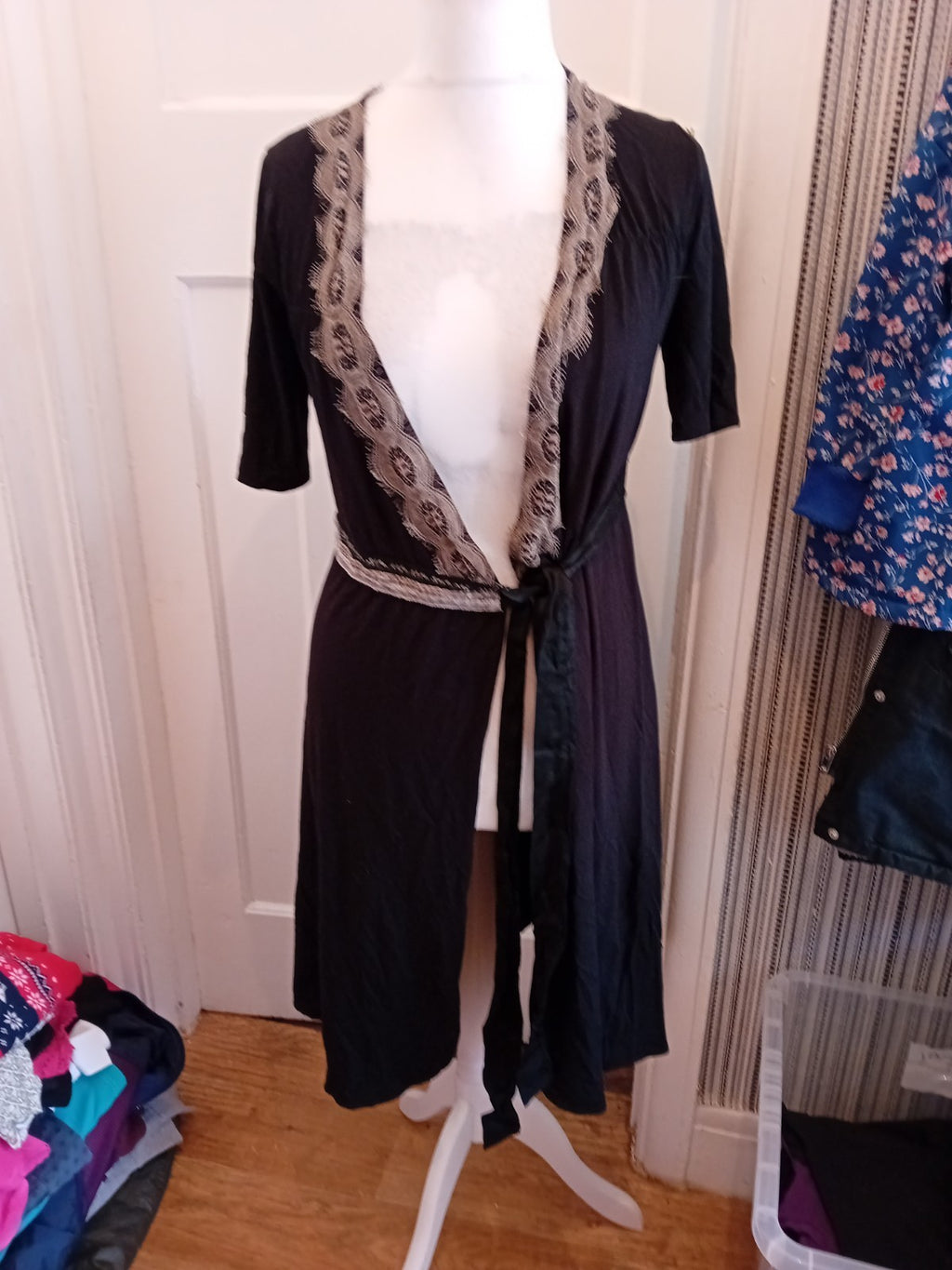 Avoca Anthology 2 Black And Grey Belted Dressing Gown