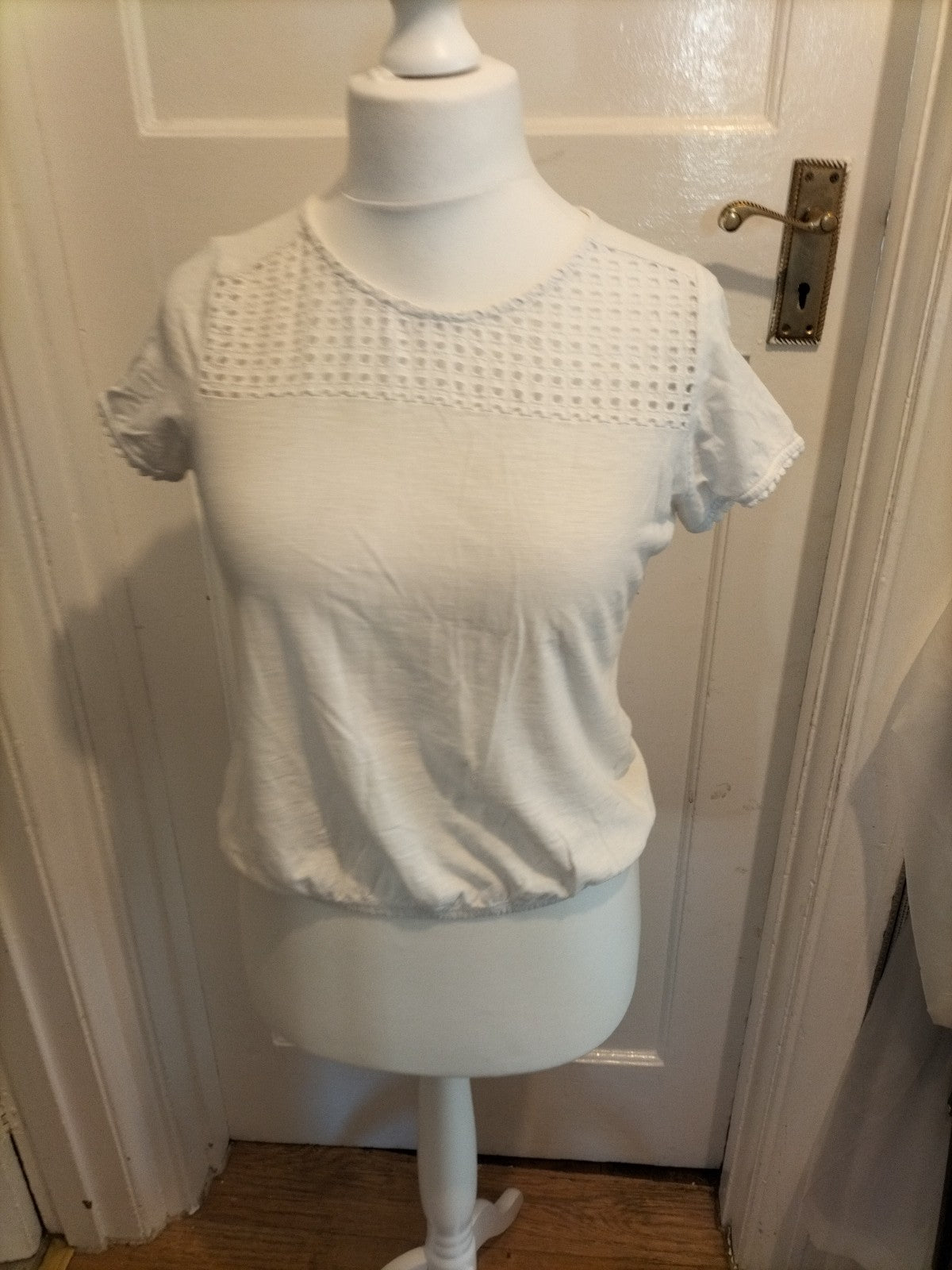 Ladies Shein Size Large White Elasticated Hem Short Sleeved Tshirt With See...