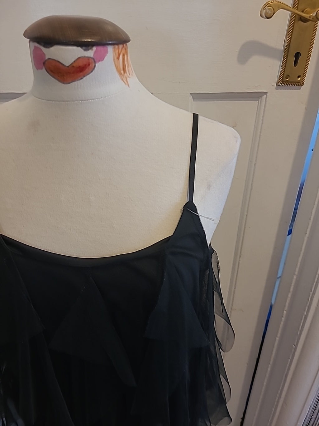 Ladies Cameo Rose Size 10 Black Sleeveless Blouse
