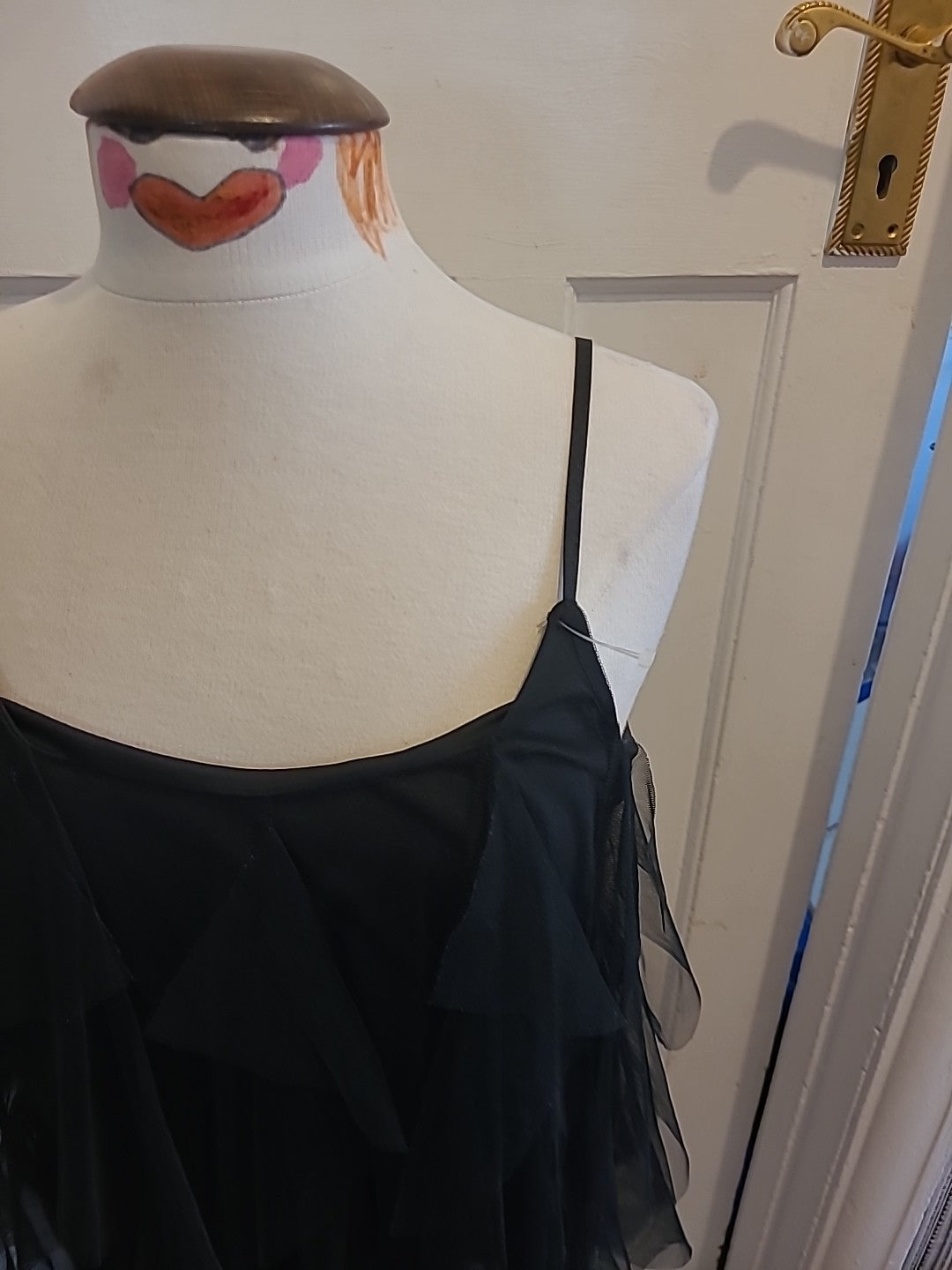 Ladies Cameo Rose Size 10 Black Sleeveless Blouse