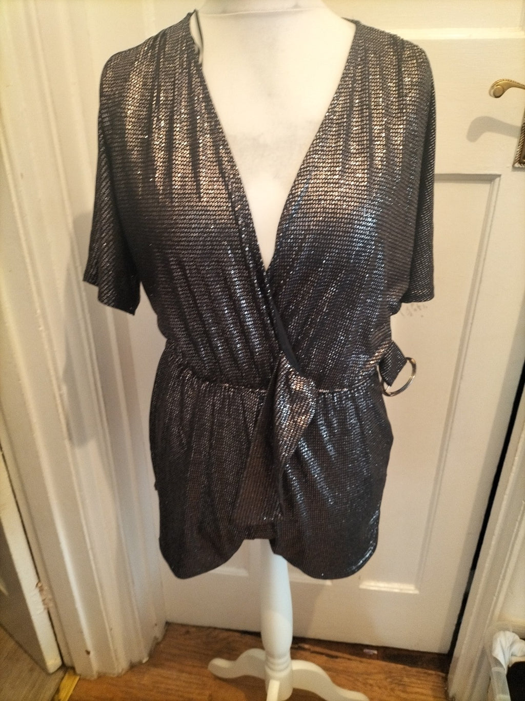 Ladies New Look Size 8 Black Shiny Short Sleeve Top