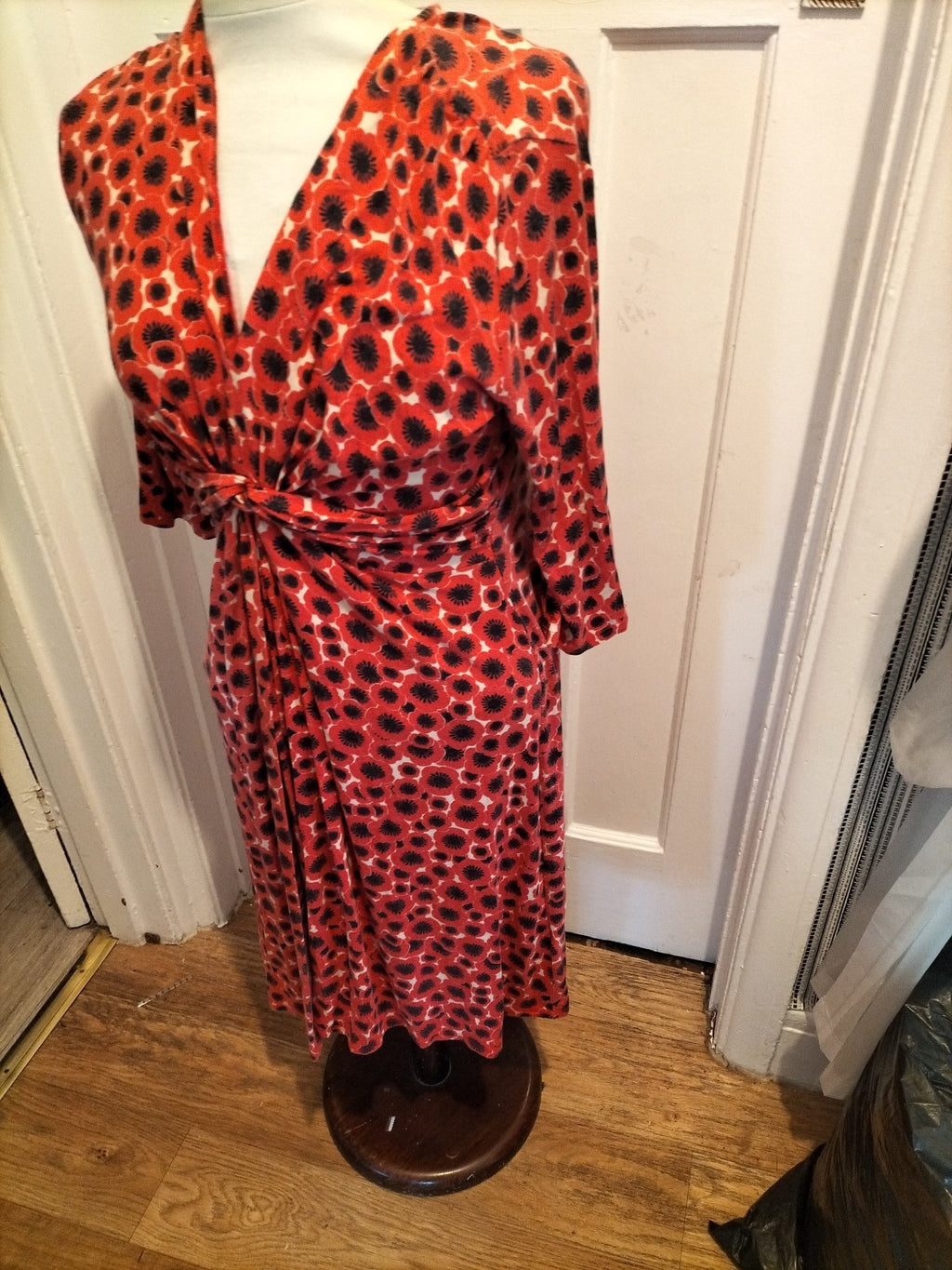 Ladies Phase Eight Size Medium Red With Black Pattern V Neck Dress