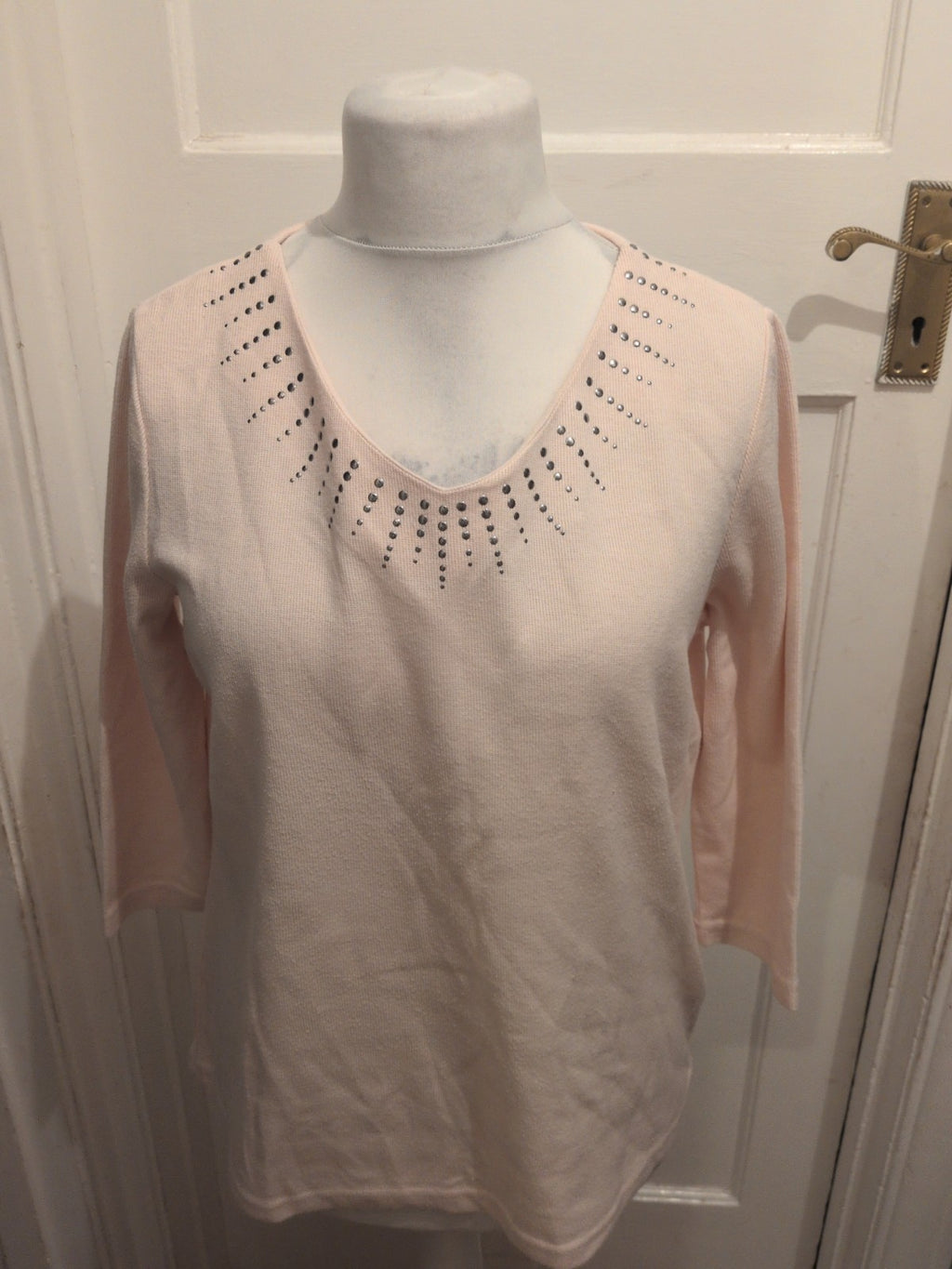 Ladies Bonmarche Size 16 Pale Pink With Silver Neck 3/4 Sleeve Jumper