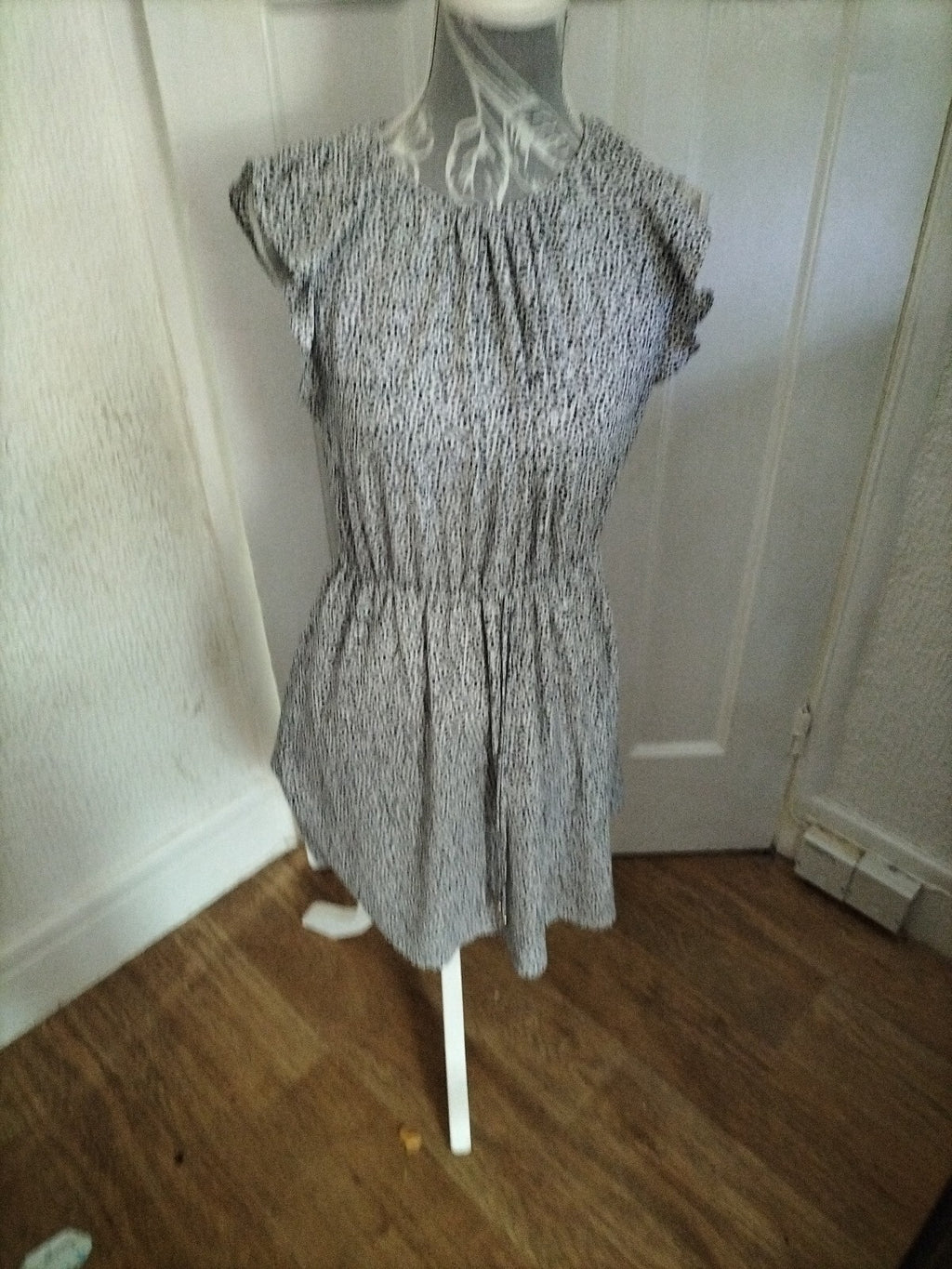 Ladies H&M Size 8 White Poka Dot Short Sleeve Dress