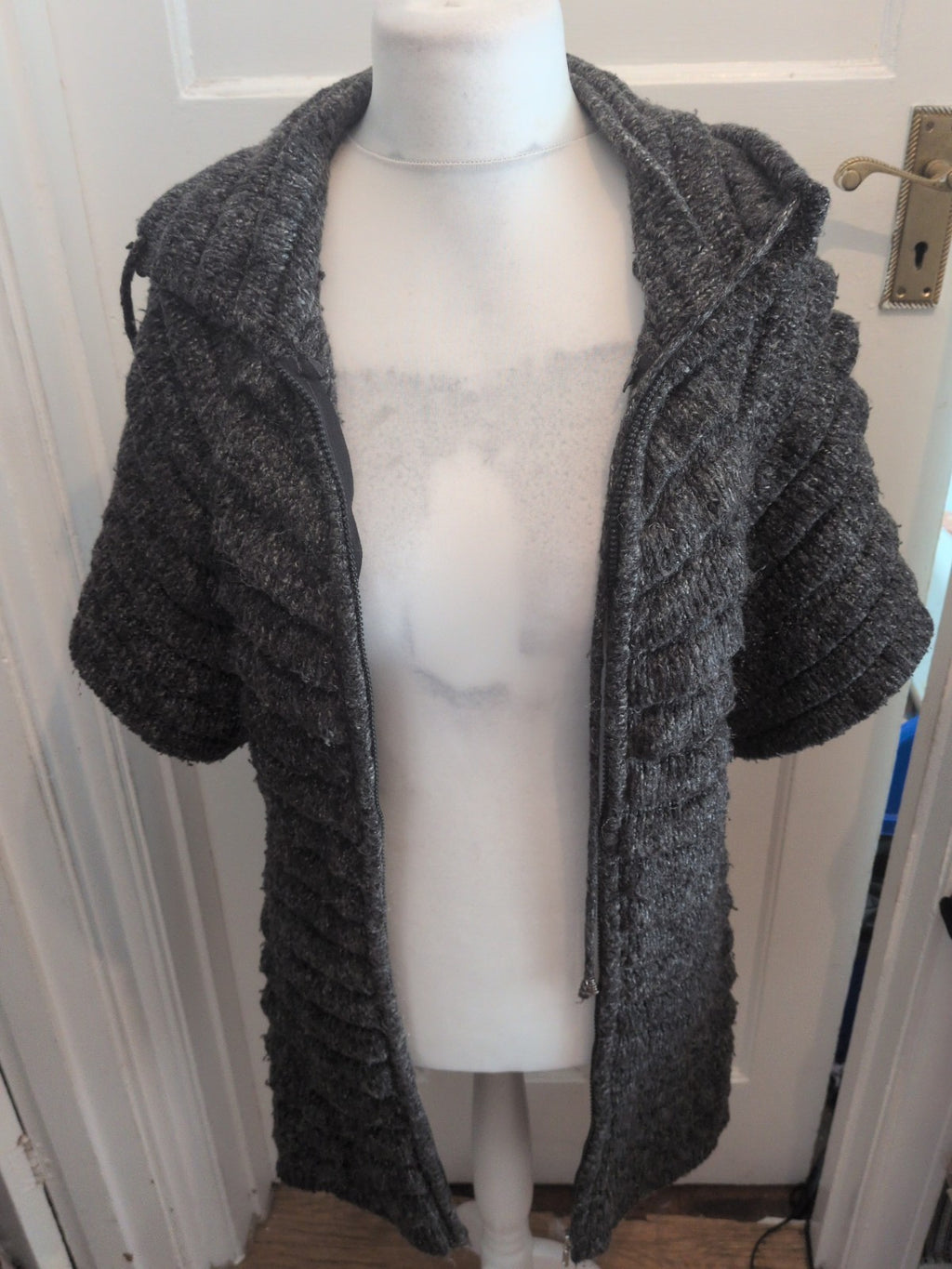 Amy's Paris S/M Grey Knit Sleeveless Full Zip Cardigan