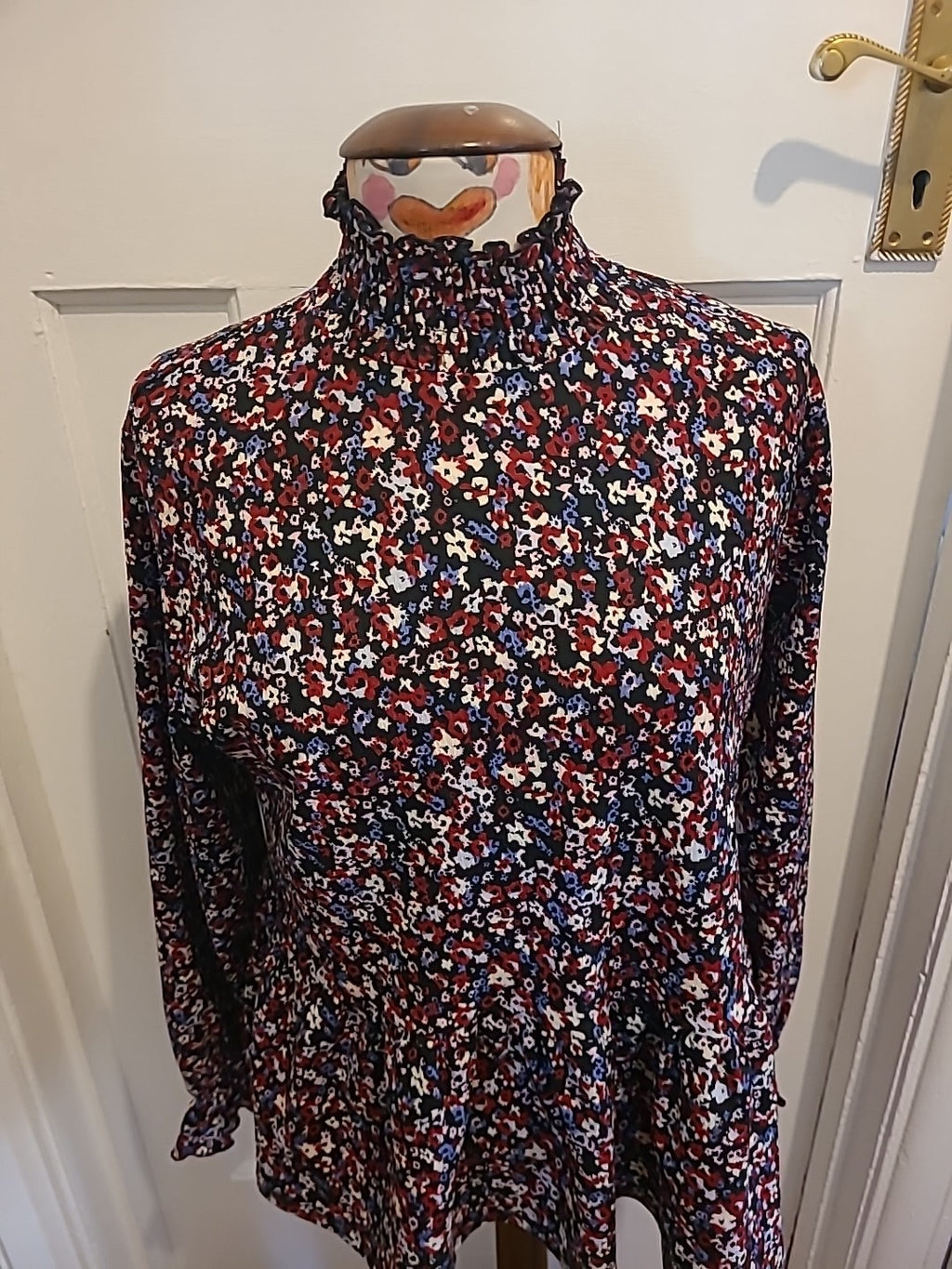 Ladies Pep&Co Size Large Black Floral Long Sleeved Tight Neck Blouse