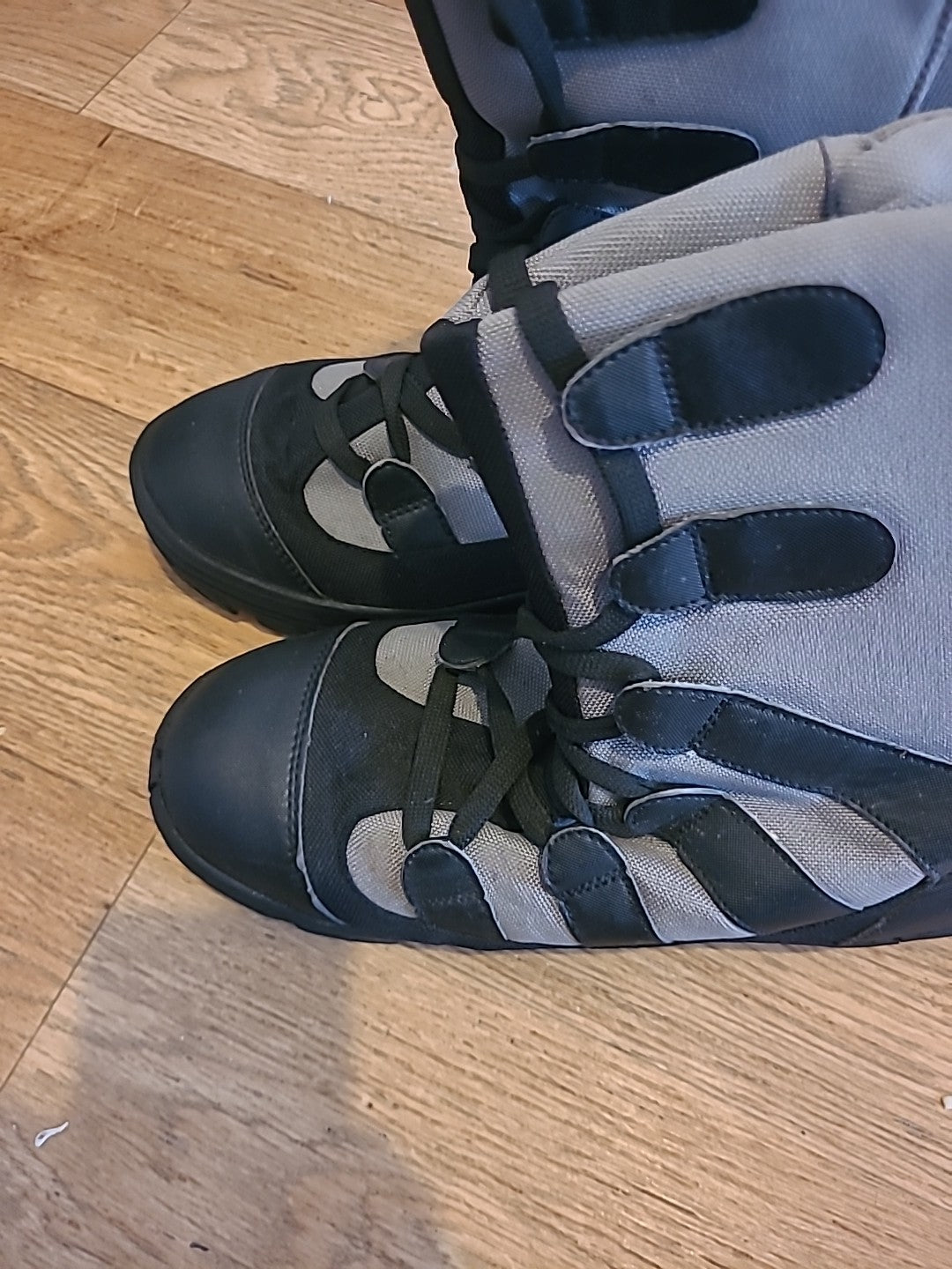 Mens Size Uk 7-8 Grey Walking Boots
