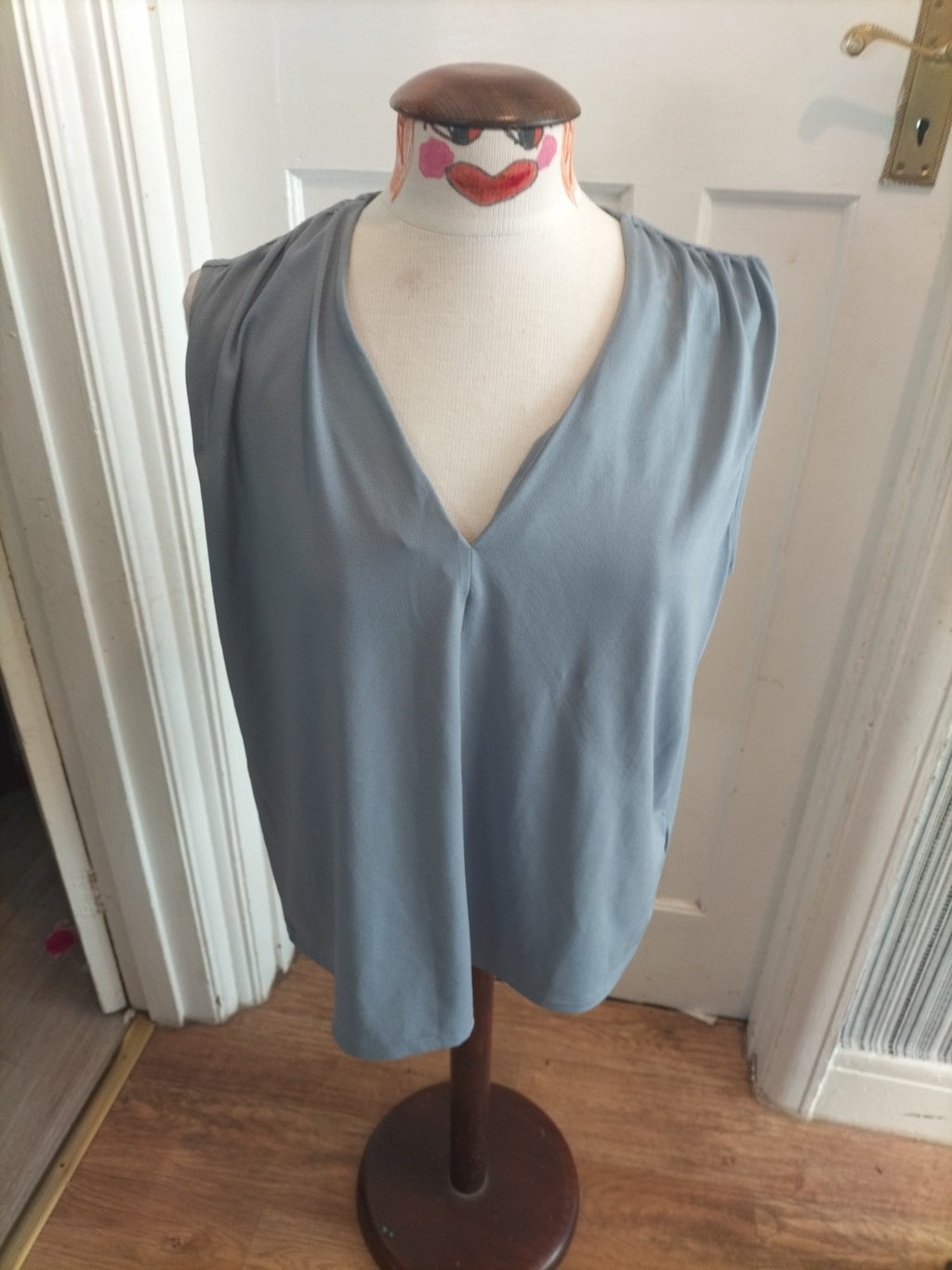 Ladies H+M Size Large Grey Sleeveless Blouse
