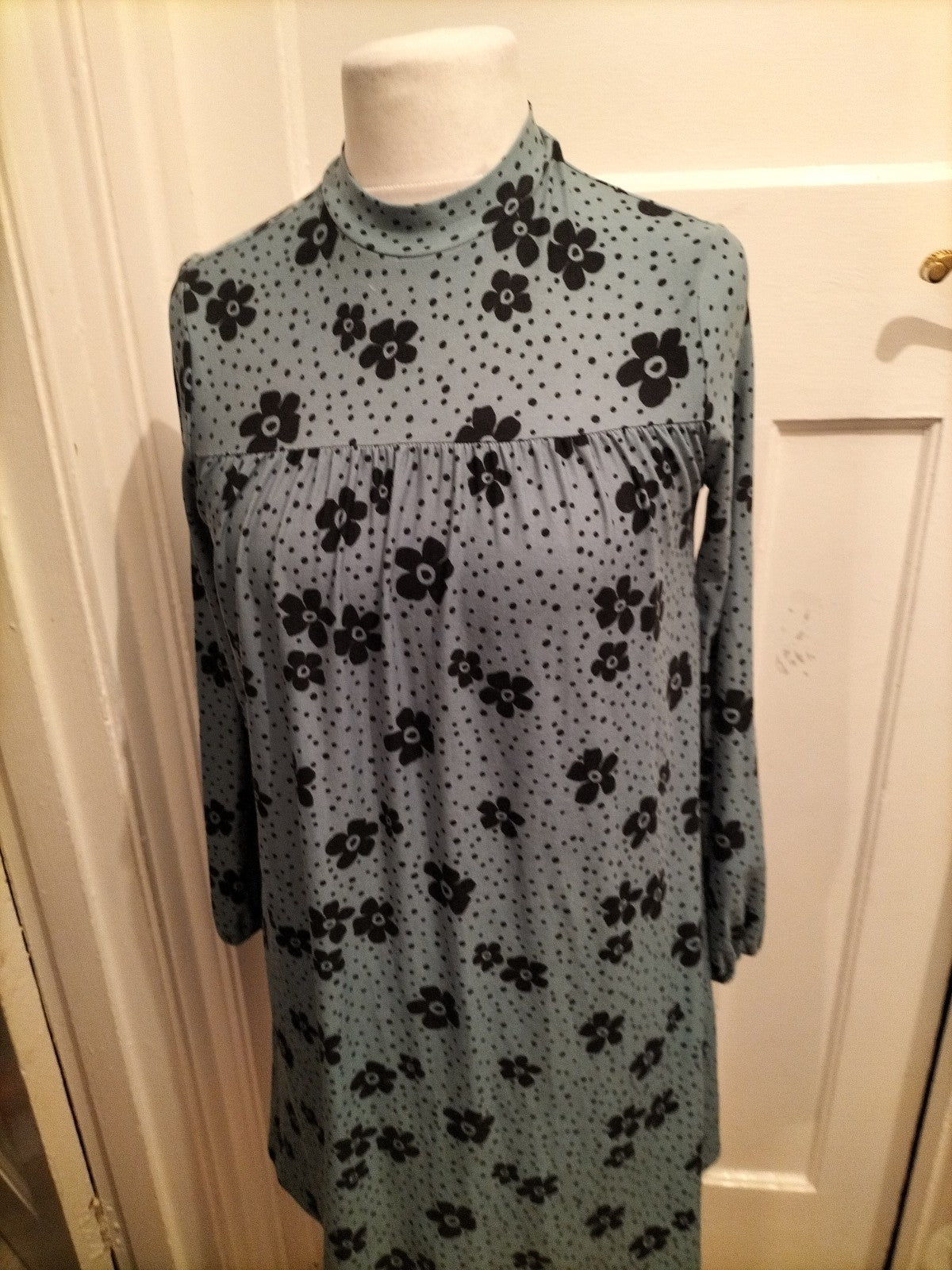 Ladies Papaya Size 8 Teal And Navy Floral Long Sleeved Dress