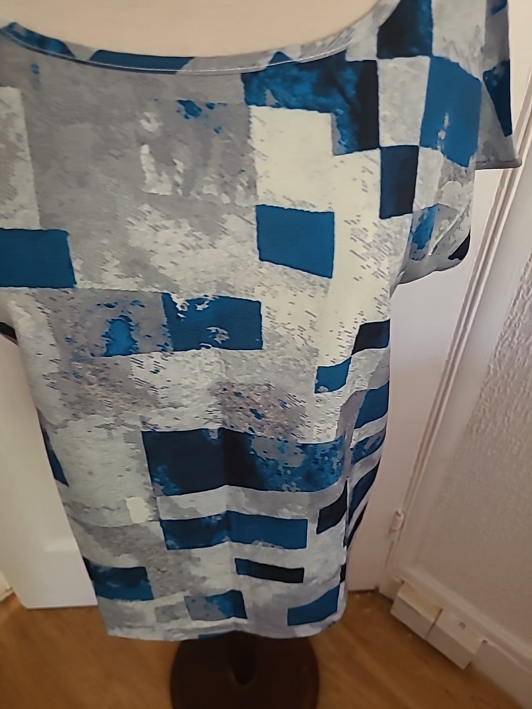 Ladies Size Med Blue/white Top Short Sleeves