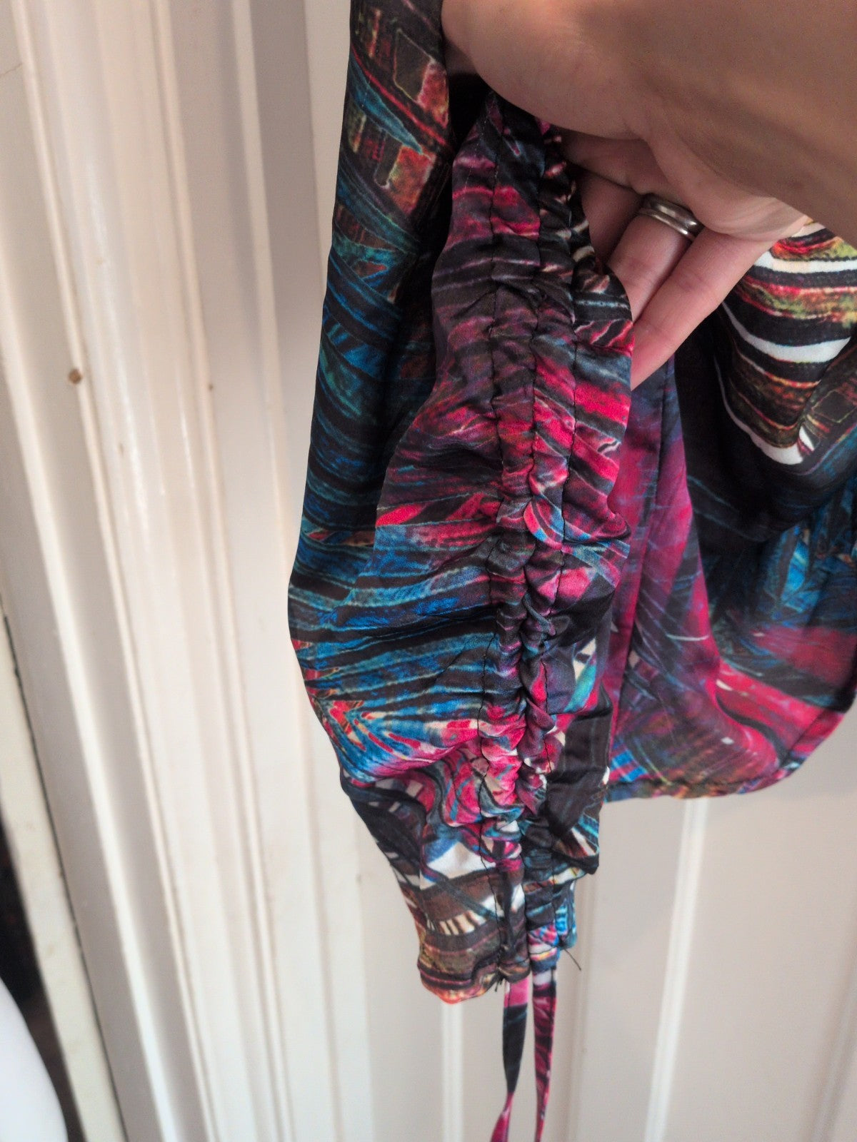 Prettylittlething 8 Multicoloured Low V Neck Ruched Dress long Sleeve