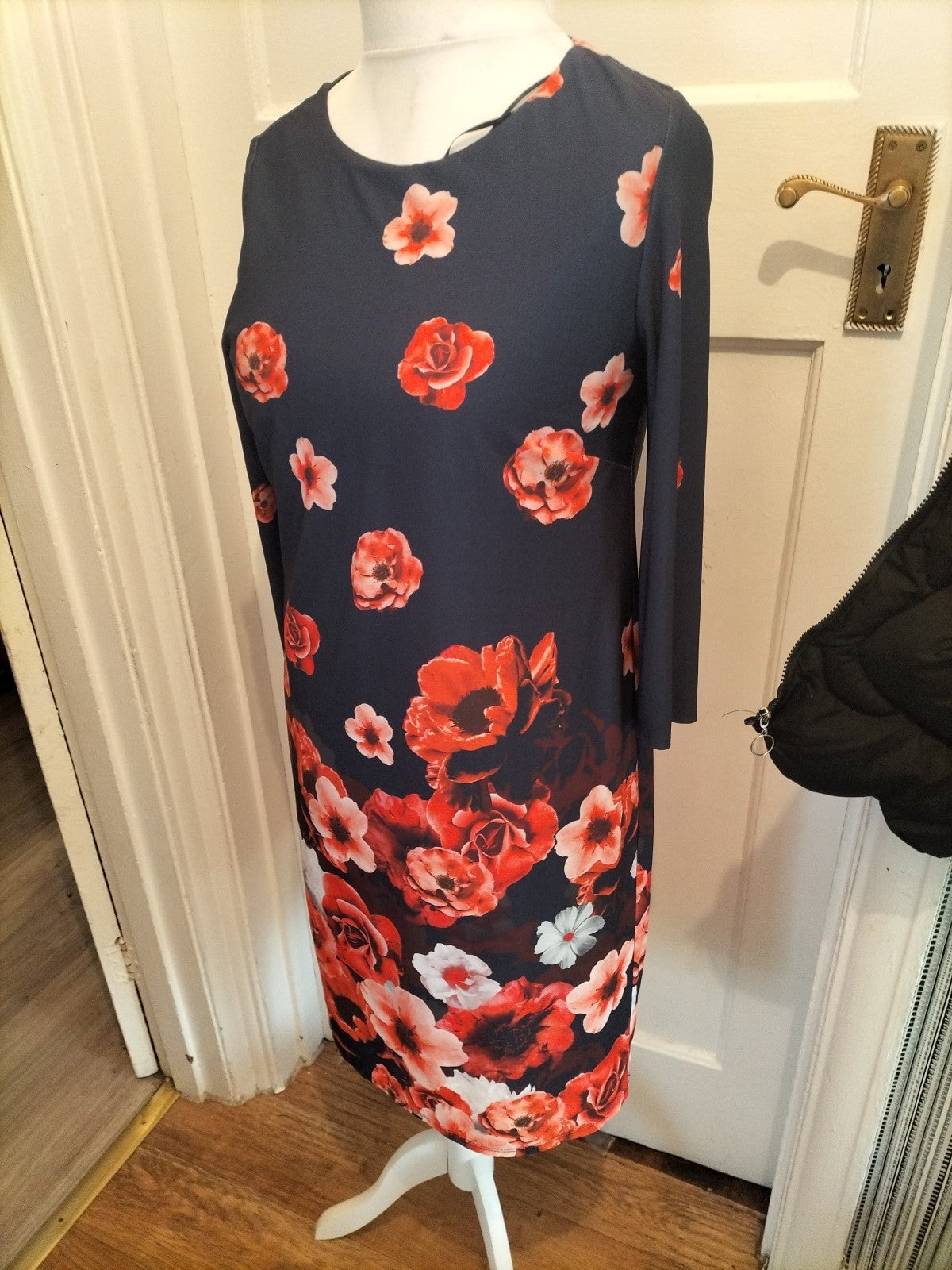 Ladies Roman Size 12 Navy Floral Half Sleeved Dress