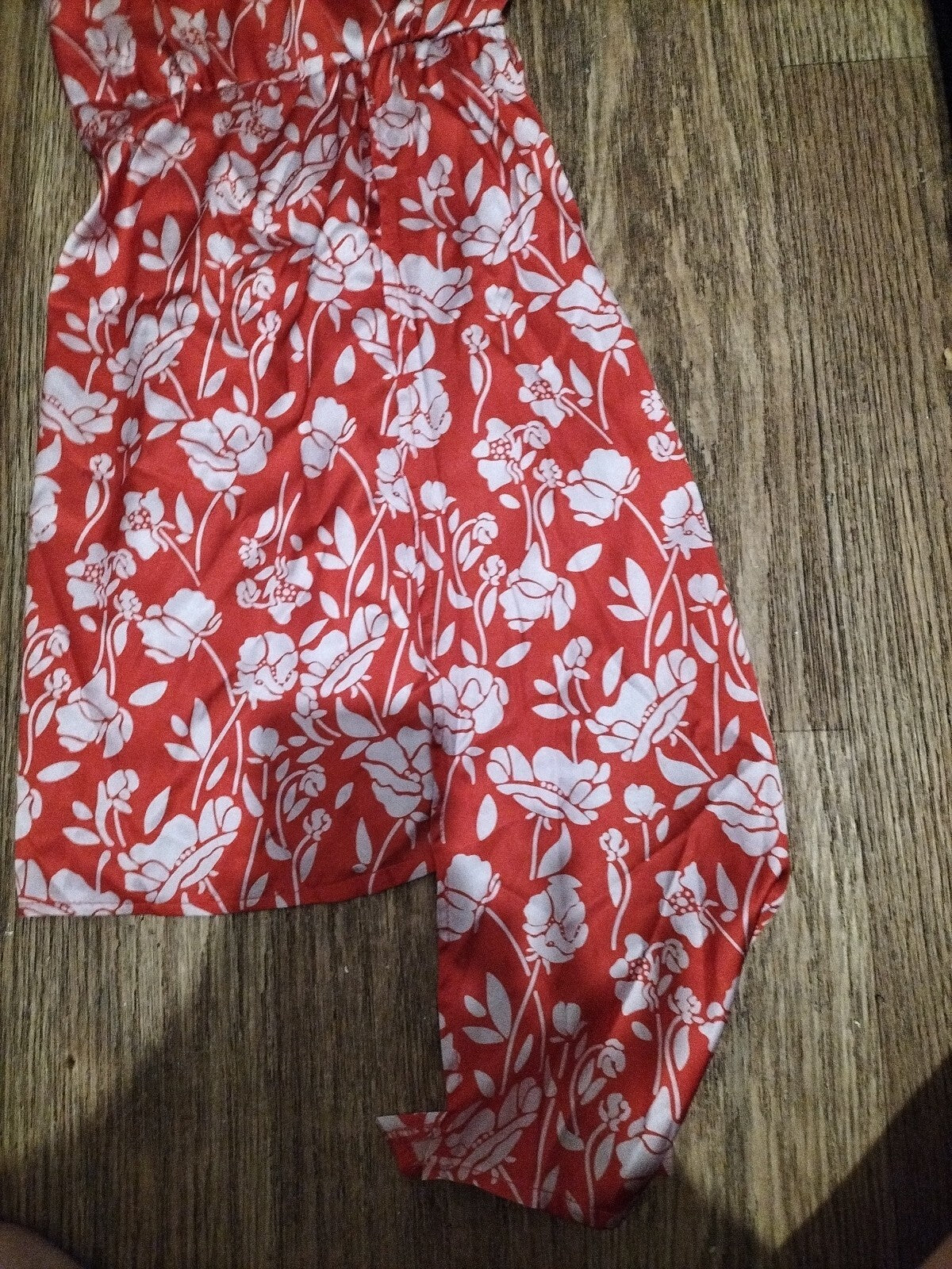 Ladies Size Xs Shein Red And White Roses Chris Cross Strappy Top