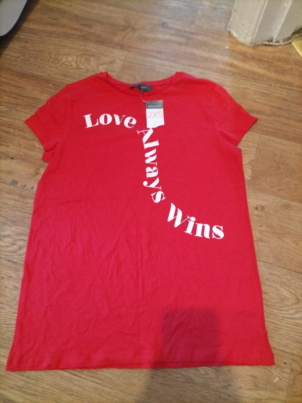 Brand New Ladies 2XS Red White Print Short Sleeved Tshirt