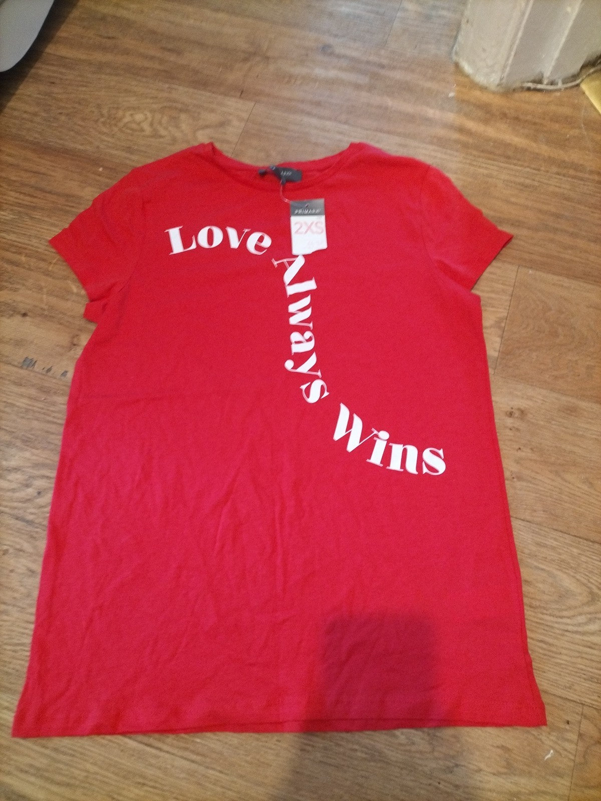 Brand New Ladies 2XS Red White Print Short Sleeved Tshirt