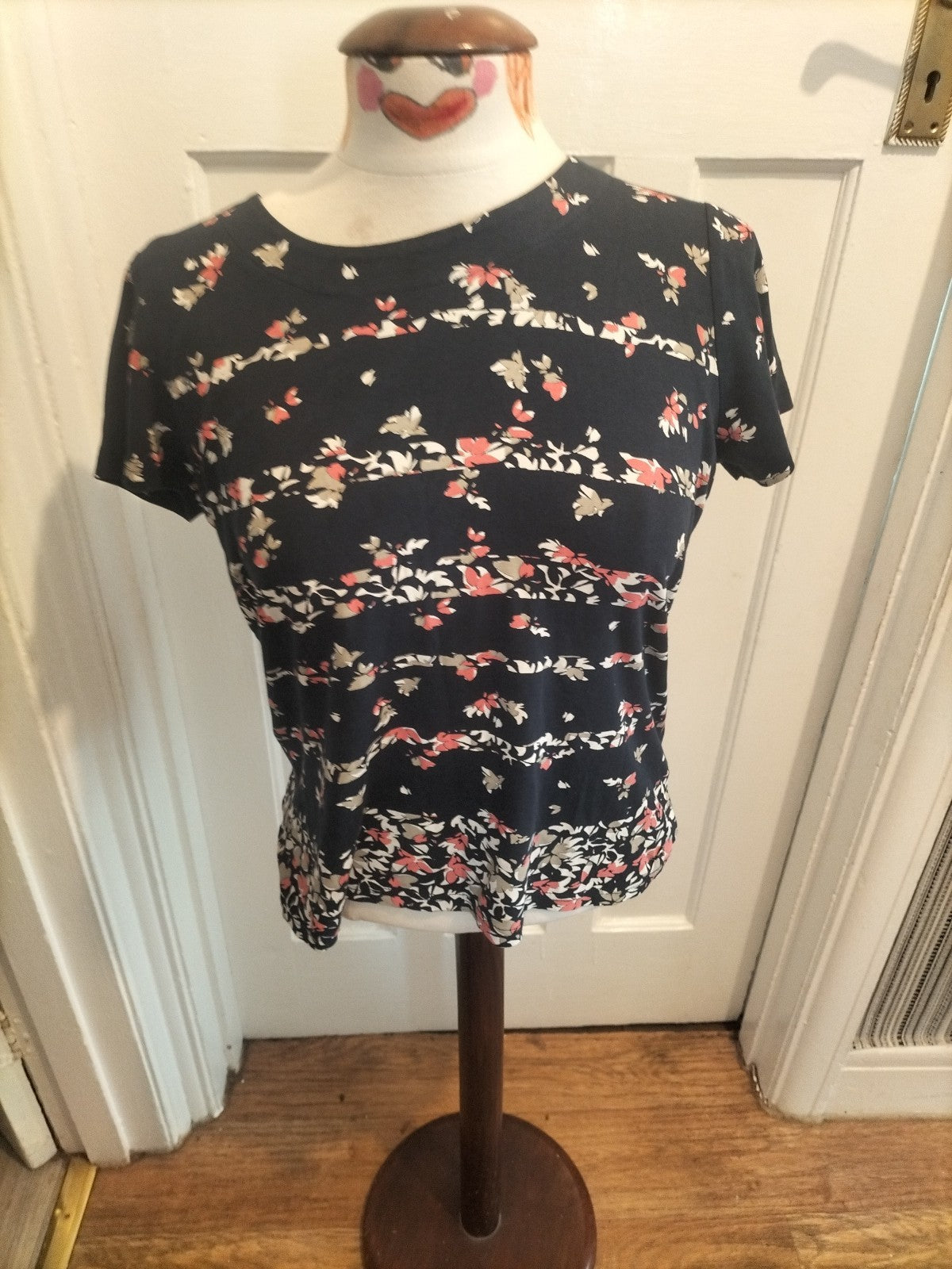 Ladies Maine Size 14 Black Floral Short Sleeved Tshirt