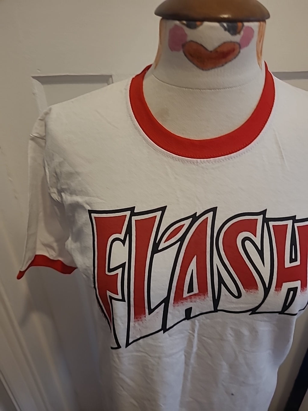 Mens Fruit Of The Loom Size Medium White Red Flash Tshirt