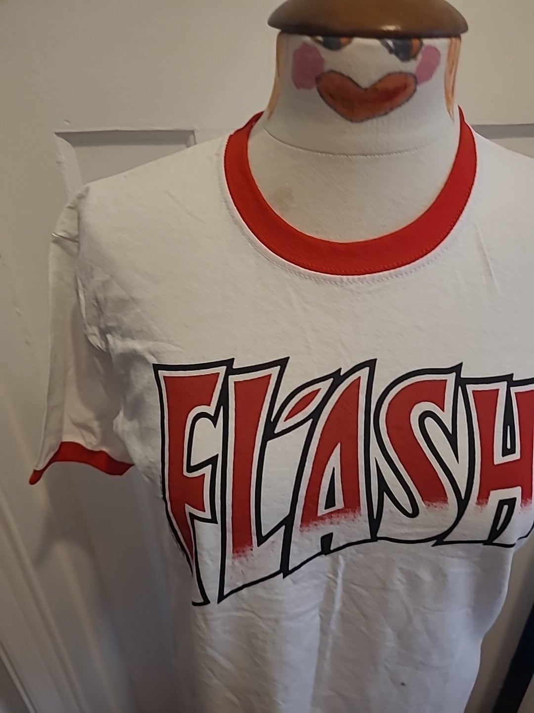 Mens Fruit Of The Loom Size Medium White Red Flash Tshirt