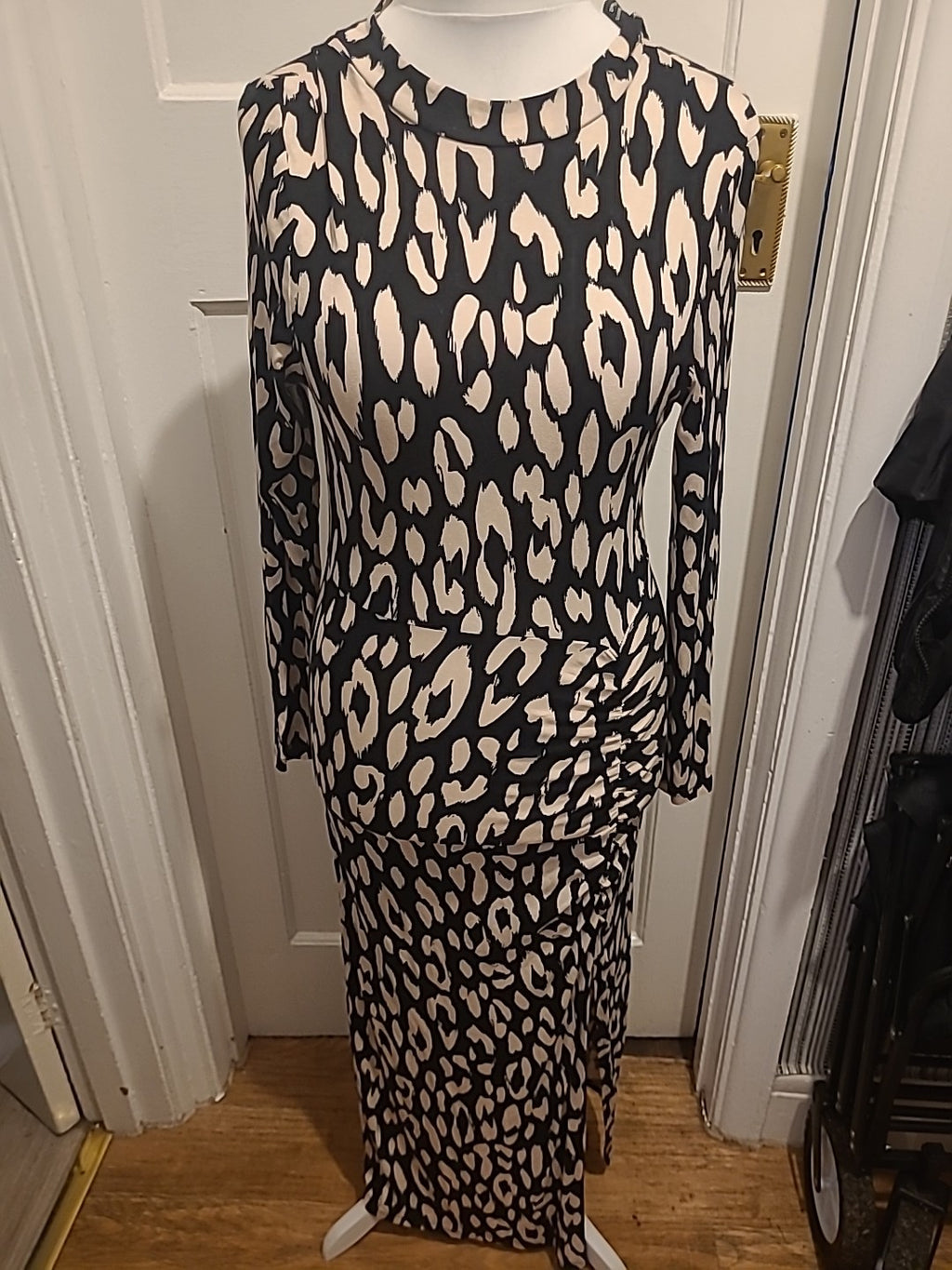 Ladies Dorothy Perkins Size 12 Black/Beige Long Sleeved Long Length Dress