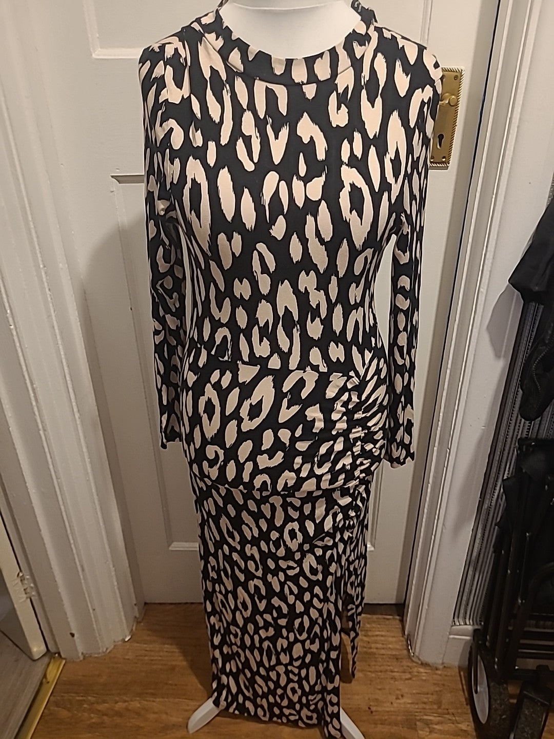 Ladies Dorothy Perkins Size 12 Black/Beige Long Sleeved Long Length Dress