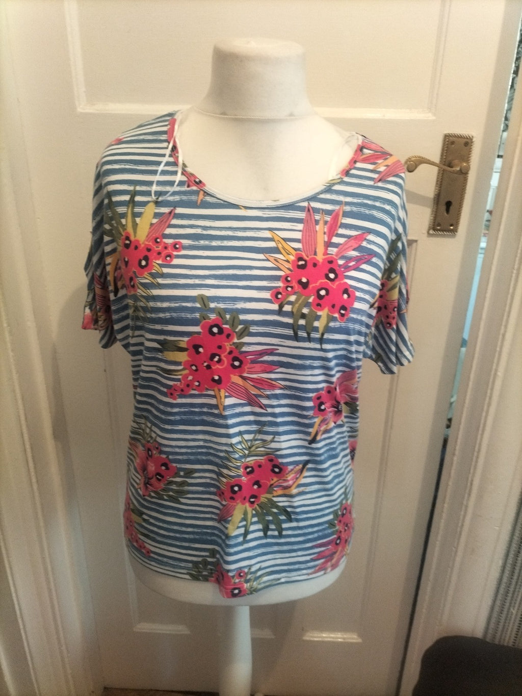 Ladies Isle Size 10-12 Blue Striped Short Sleeved Floral Blouse