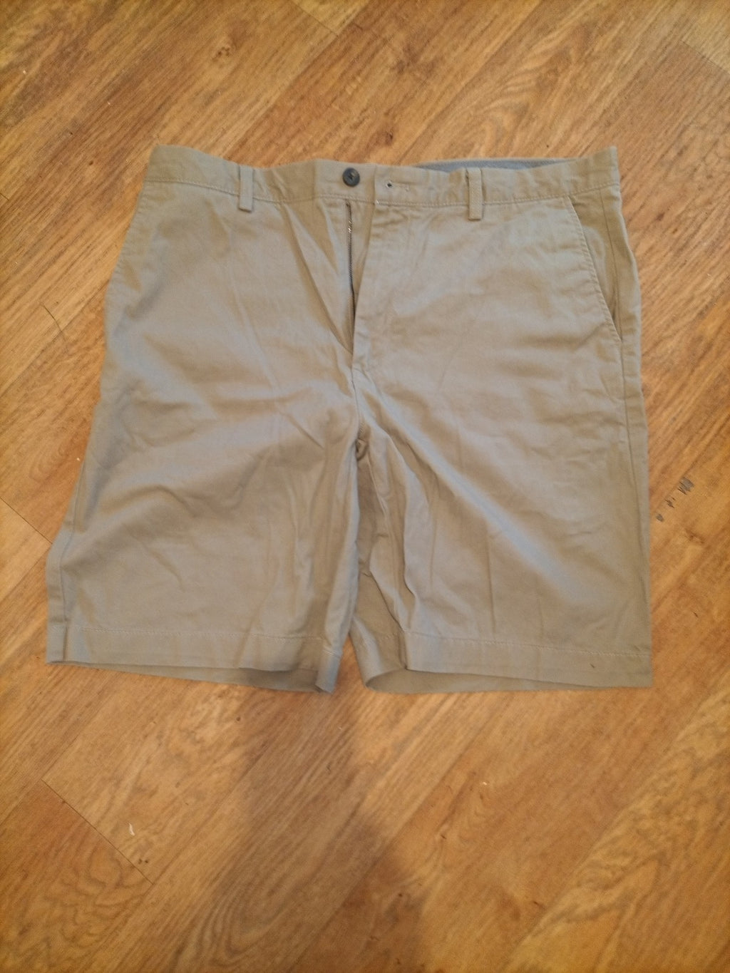 Mens Amazon Essentials Size 36" Beige Chino Shorts